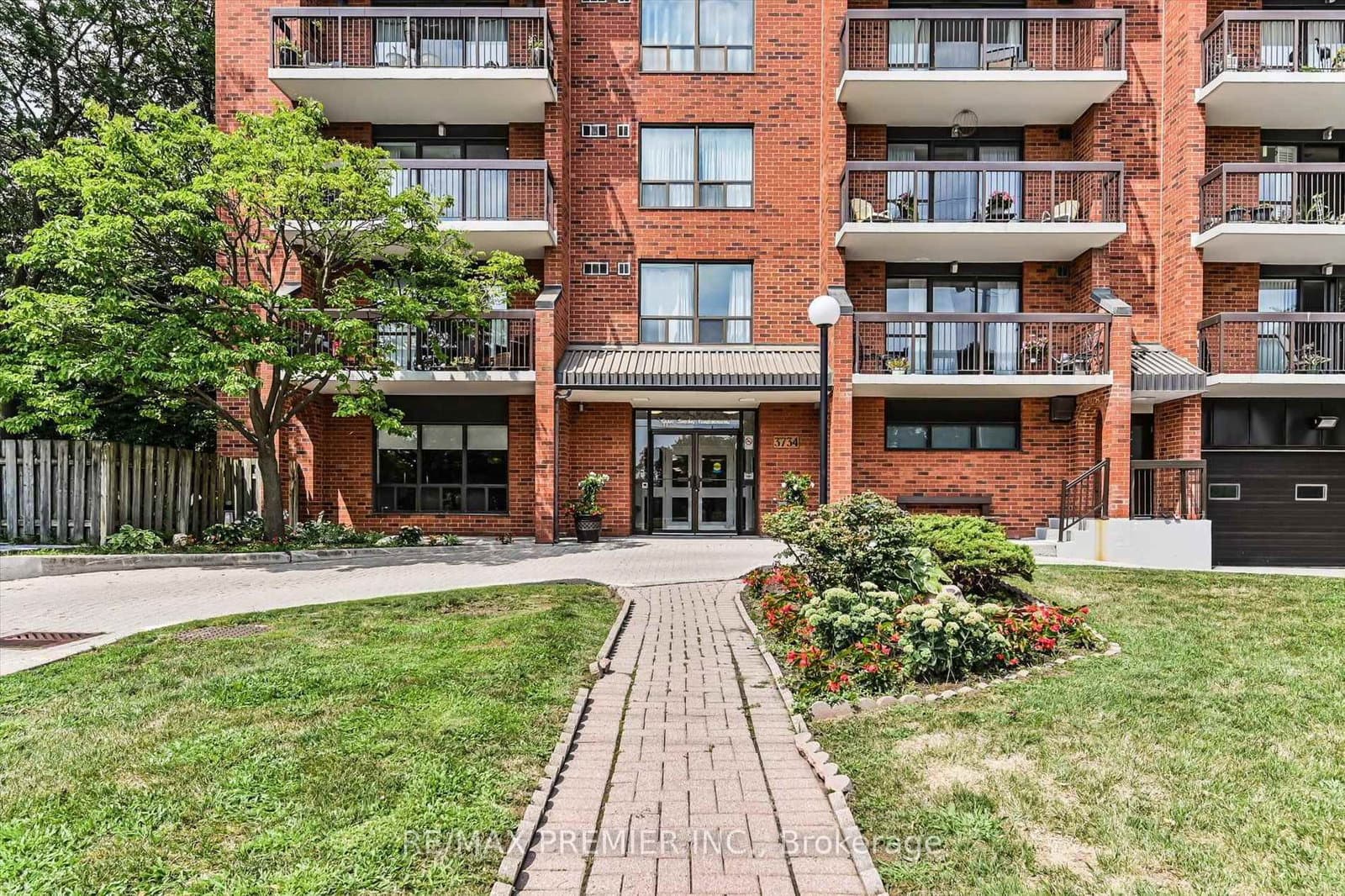 3734 St Clair Avenue E, Unit 403 thumbnail 2