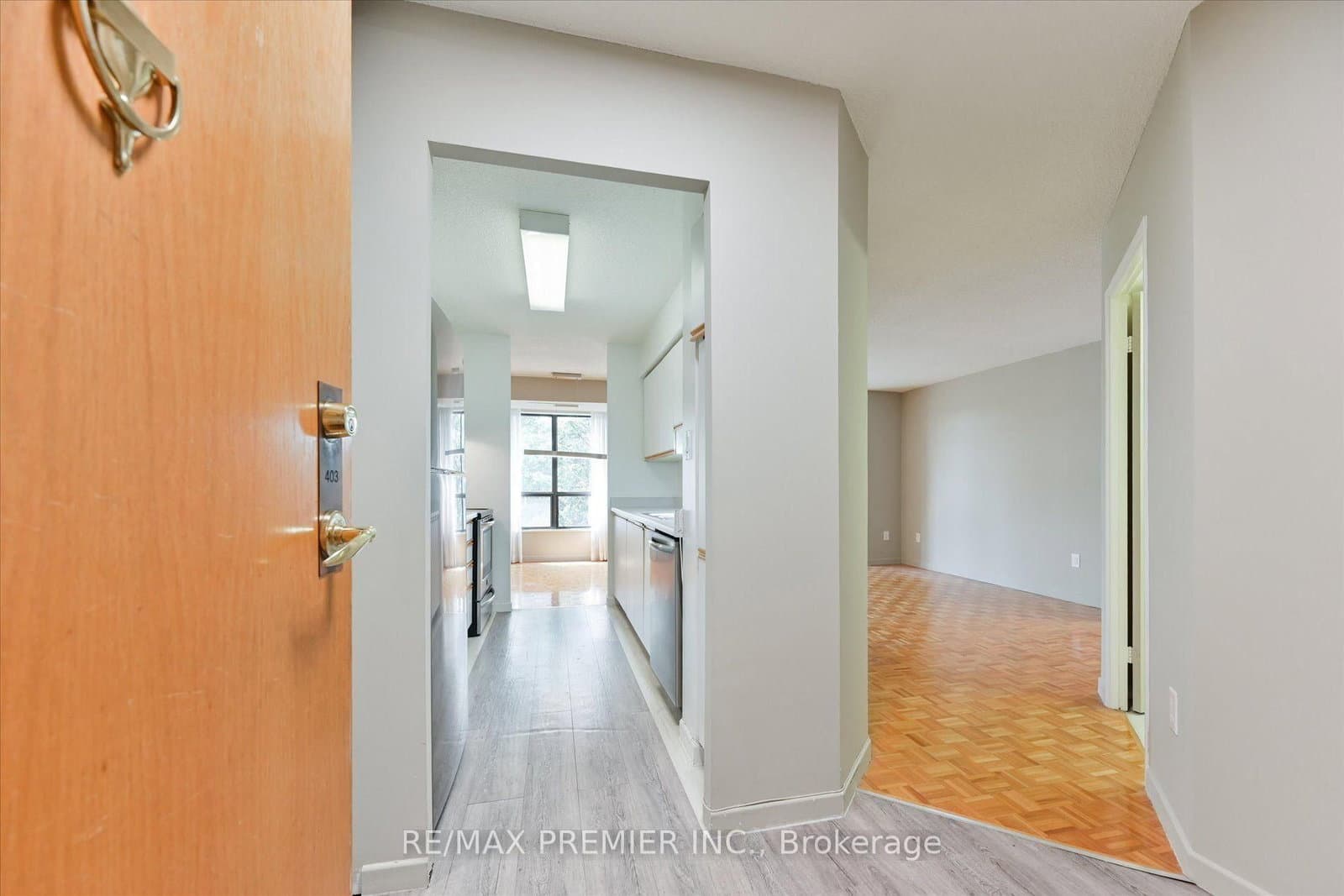 3734 St Clair Avenue E, Unit 403 thumbnail 5