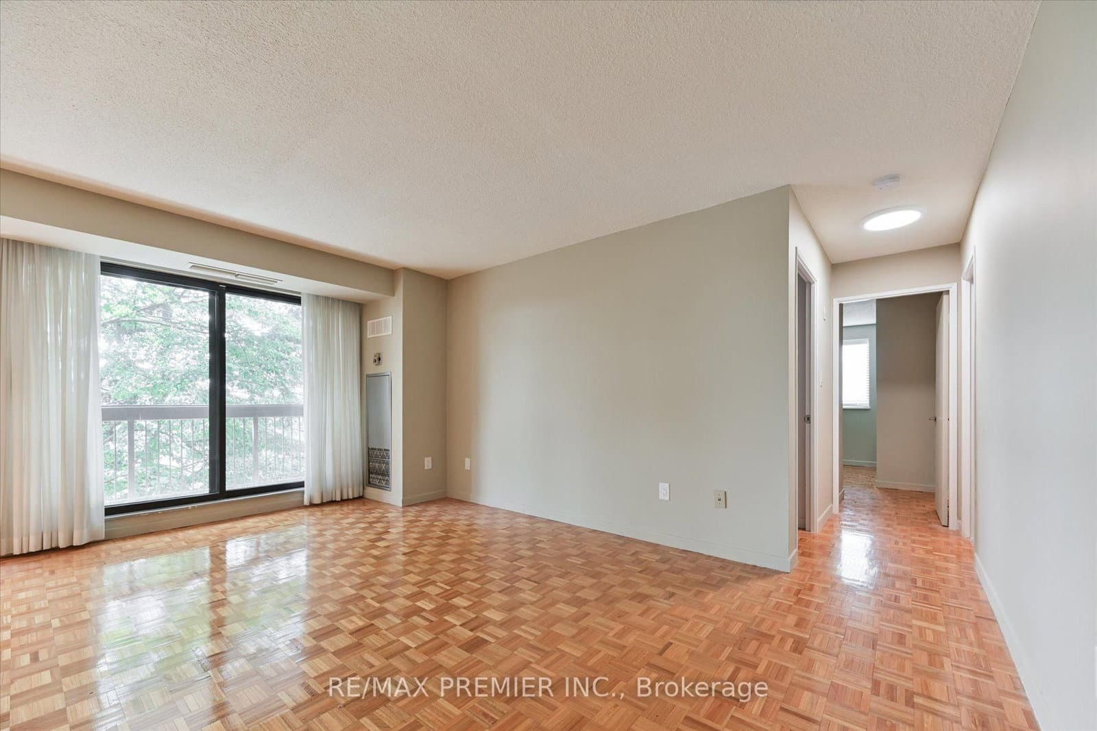 3734 St Clair Avenue E, Unit 403 thumbnail 7