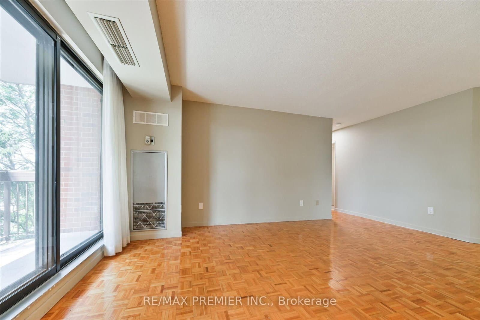 3734 St Clair Avenue E, Unit 403 thumbnail 9