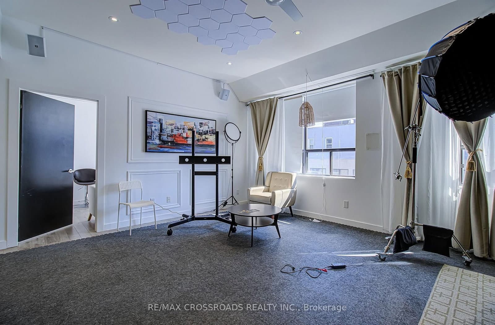 2017 Danforth Avenue, Unit 2nd floor thumbnail 5