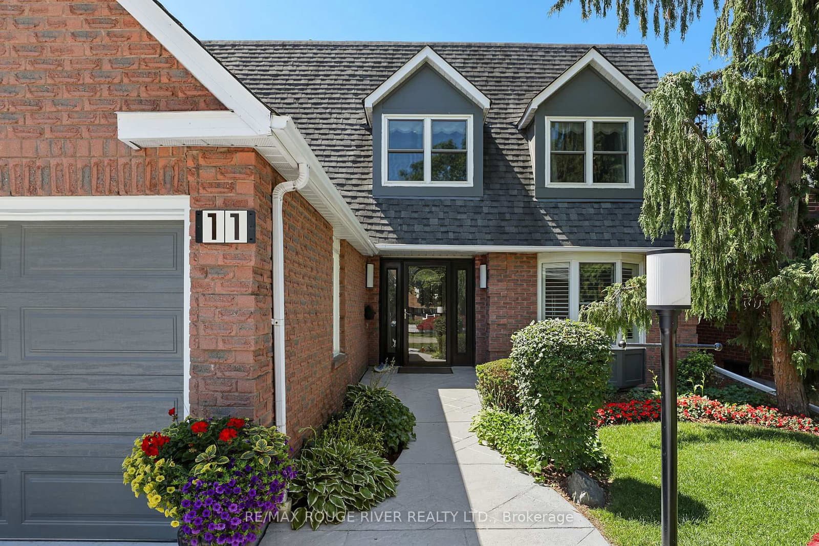11 Canmore Boulevard thumbnail 2