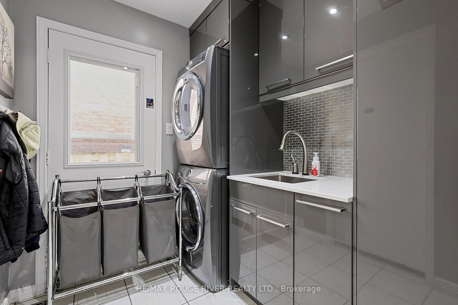 11 Canmore Boulevard thumbnail 34
