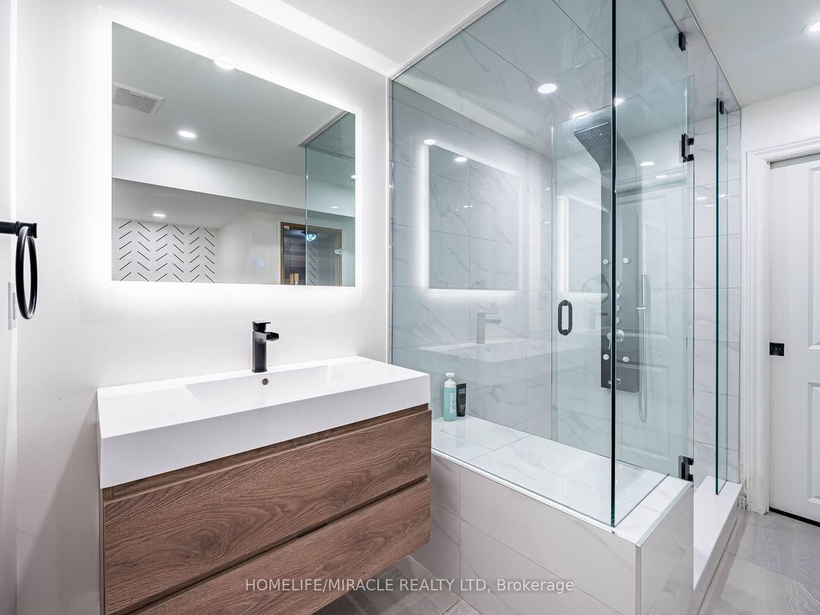 7 Chapais Crescent thumbnail 18