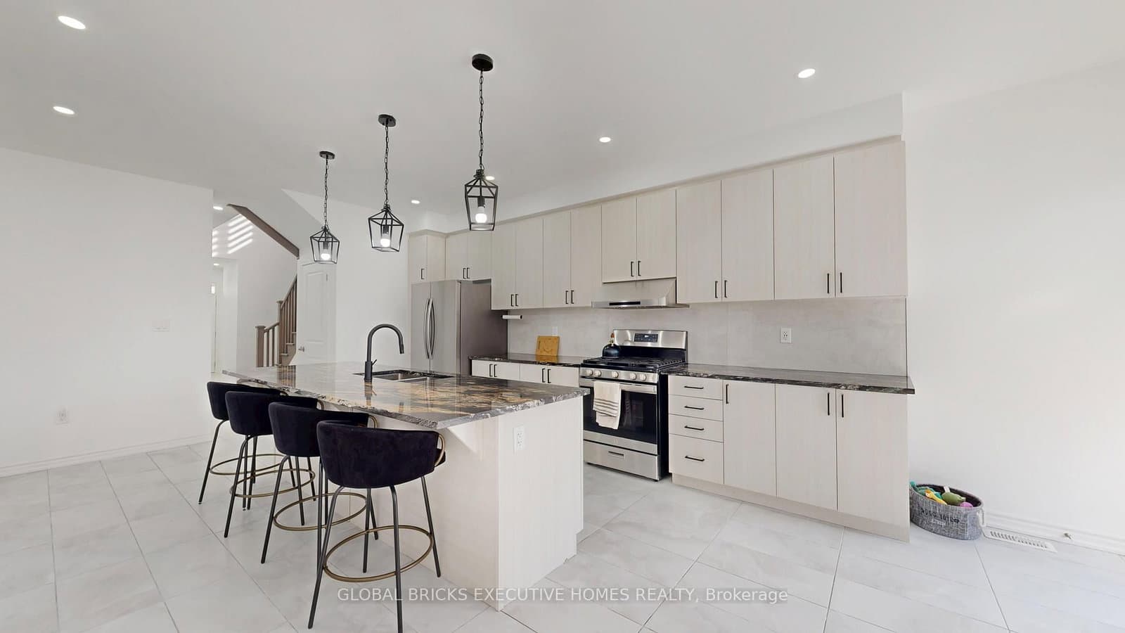 2885 Foxden Square thumbnail 14
