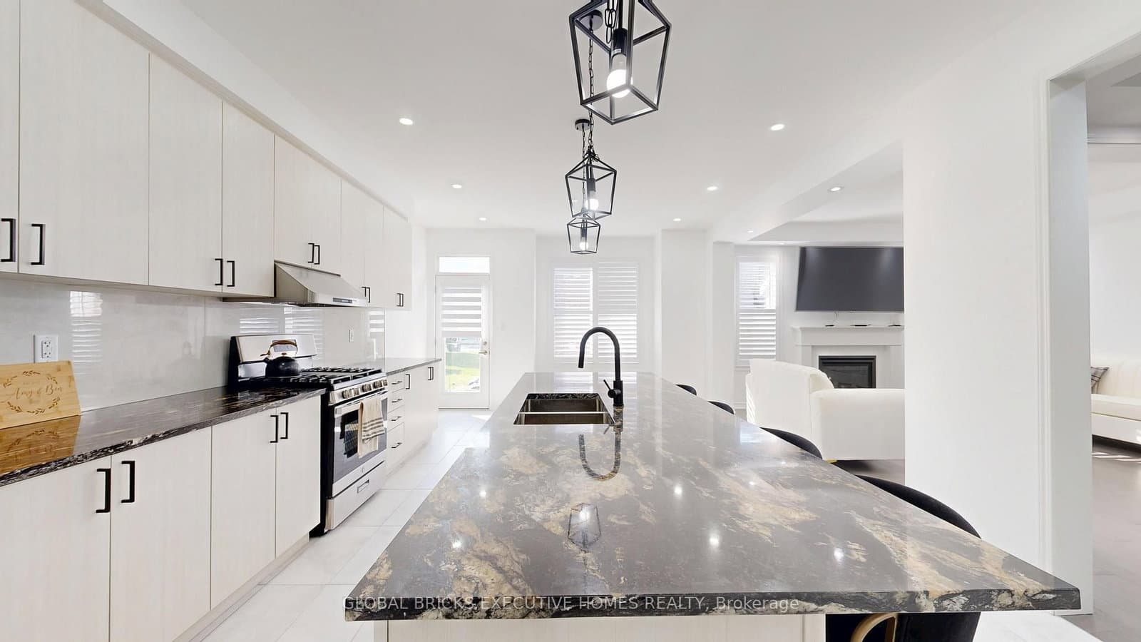 2885 Foxden Square thumbnail 9