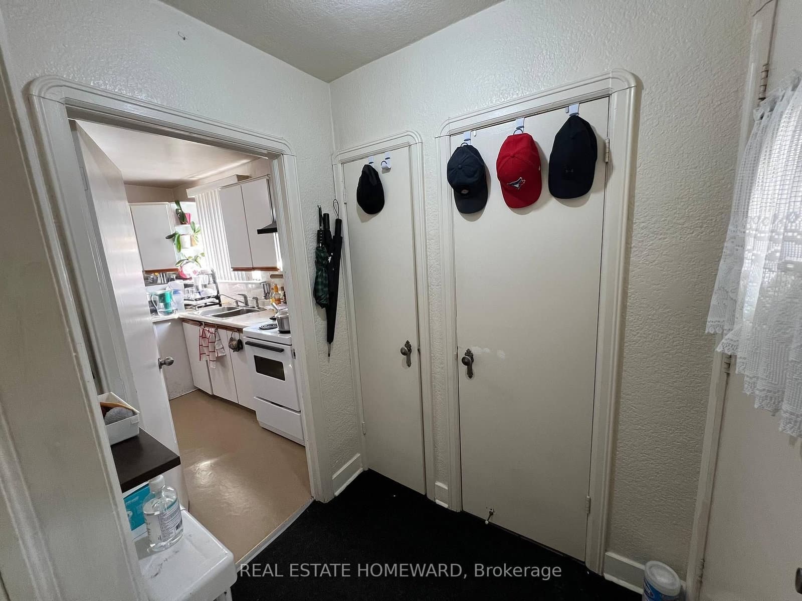 124 Glencrest Boulevard, Unit Main thumbnail 2