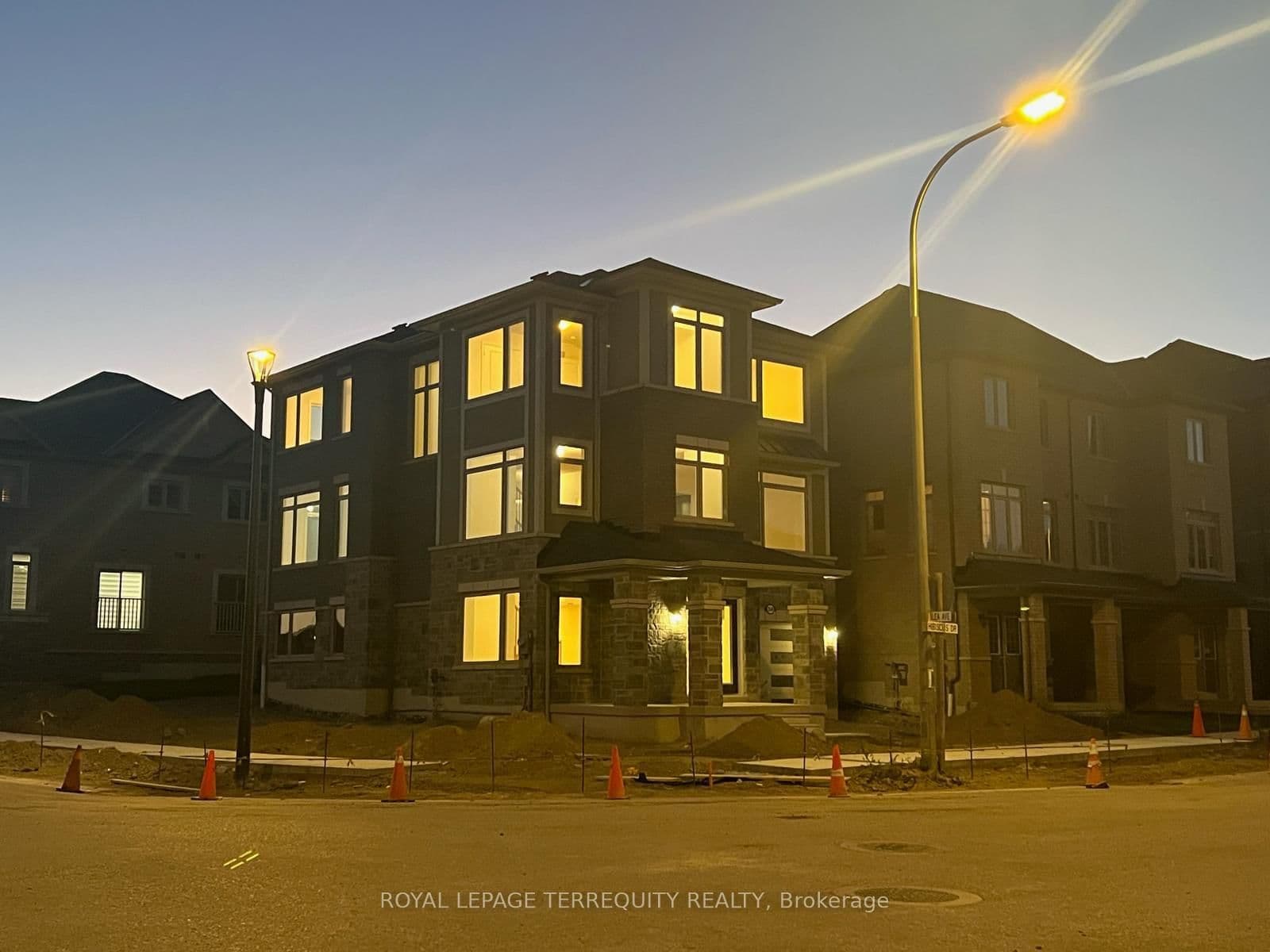 2540 Hibiscus Drive thumbnail 44