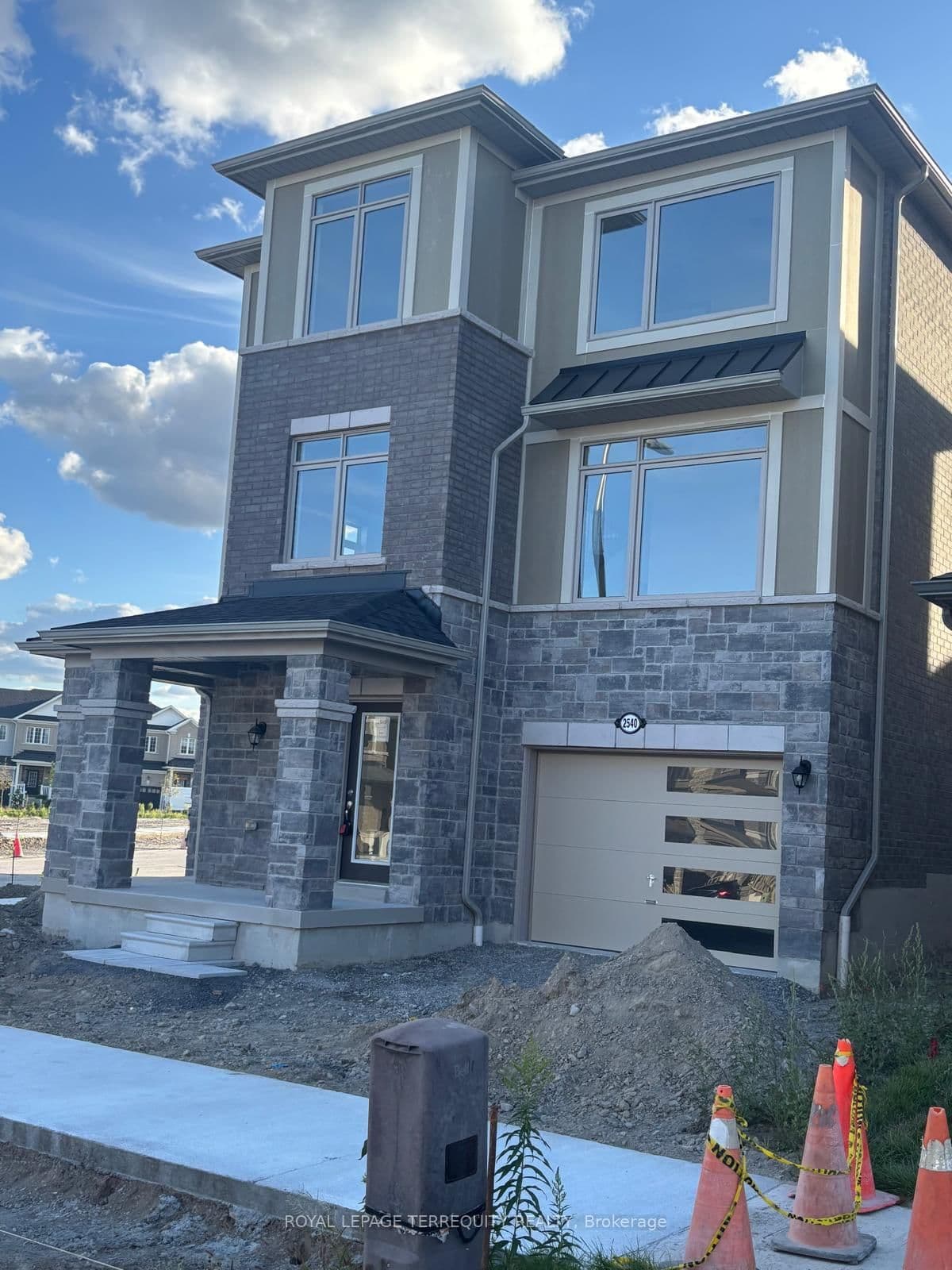 2540 Hibiscus Drive thumbnail 6