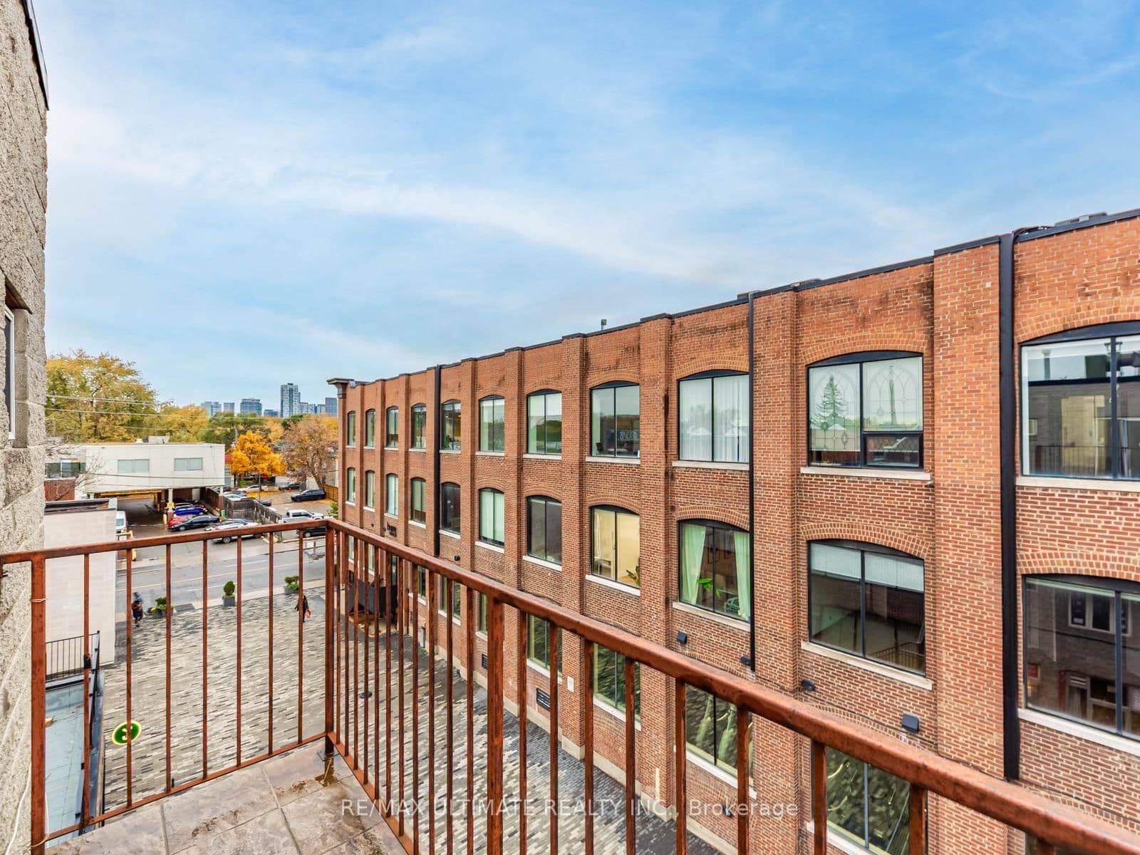 996 Queen Street E, Unit 4 thumbnail 4