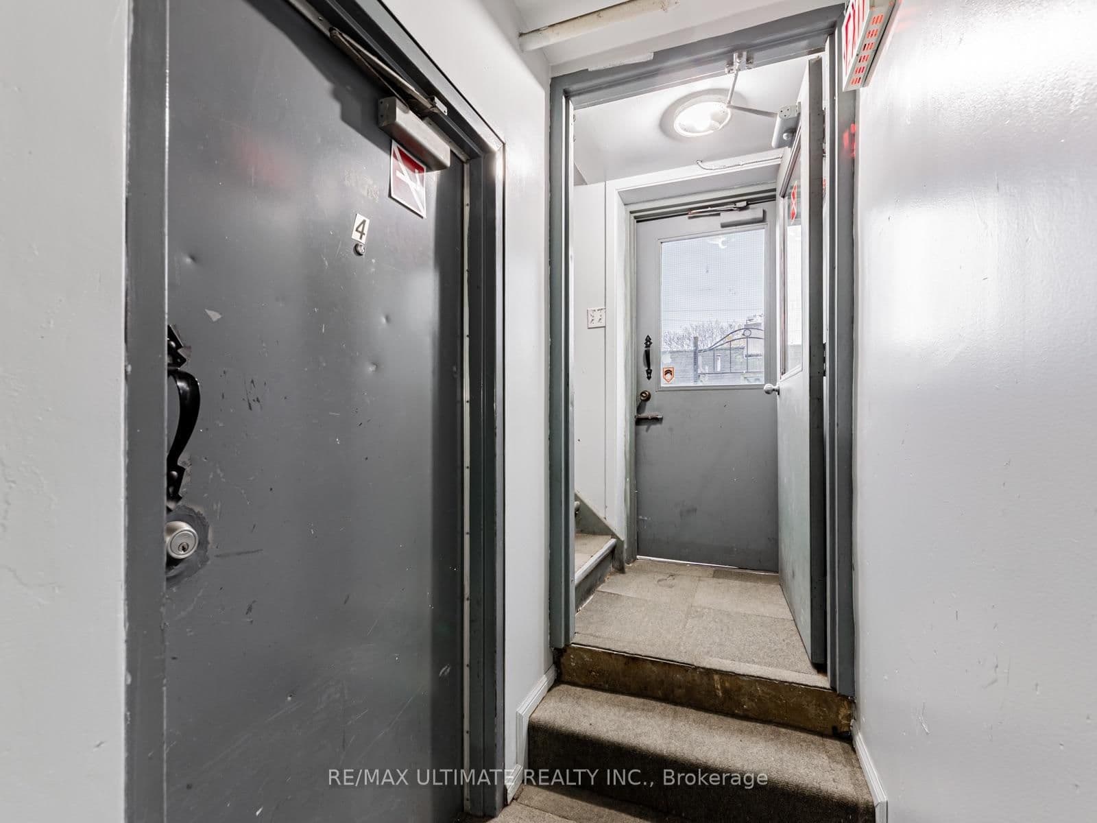 996 Queen Street E, Unit 4 thumbnail 5