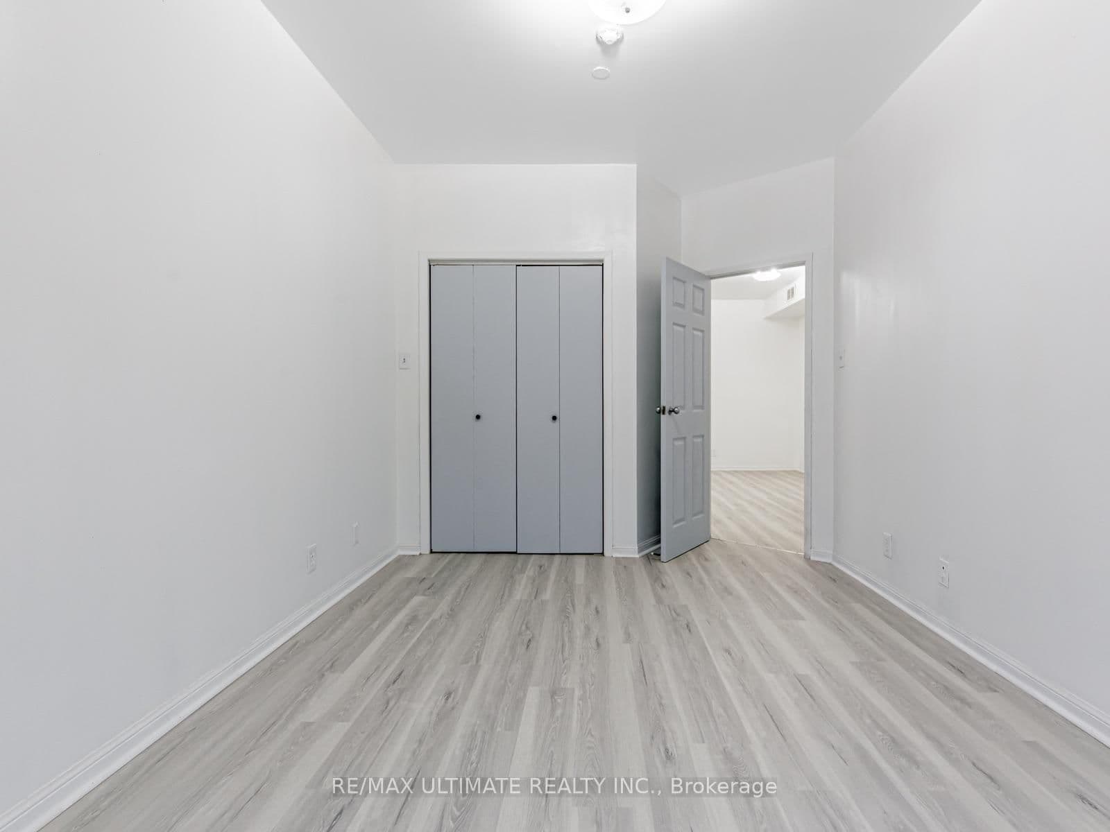 996 Queen Street E, Unit 4 thumbnail 8
