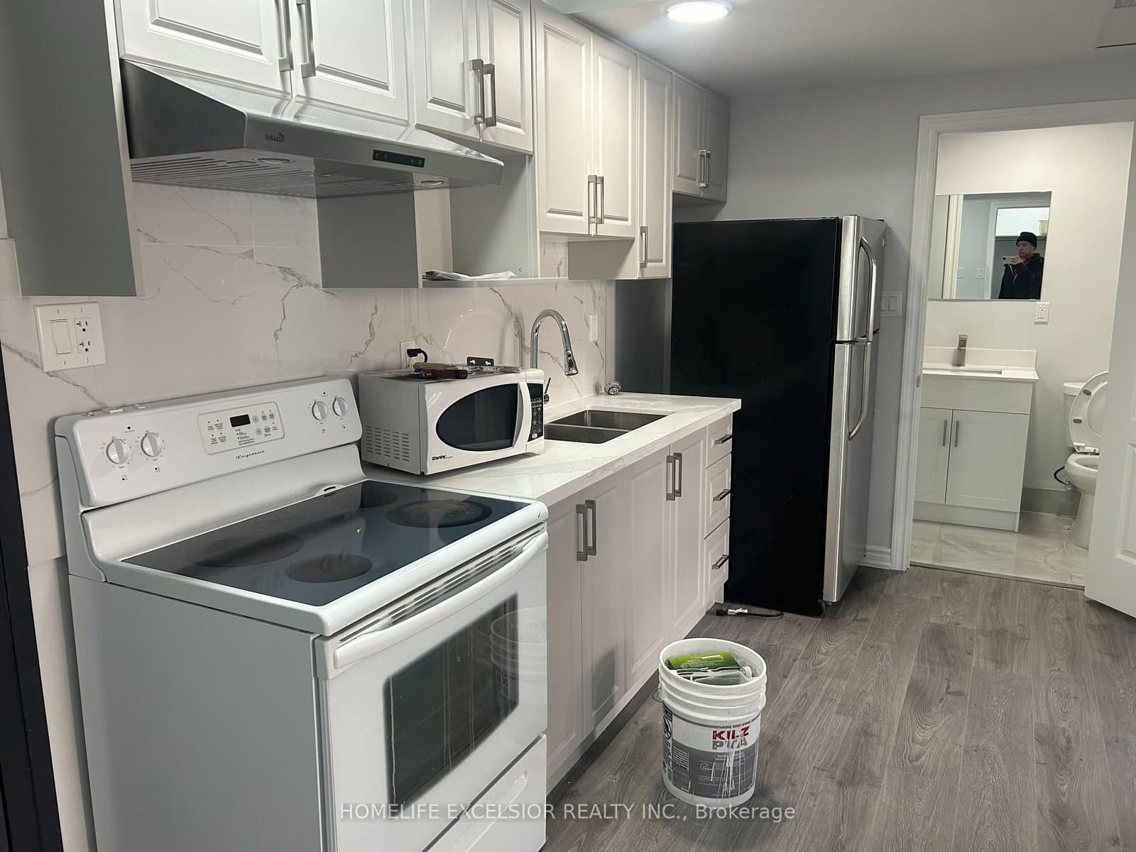 3 Simcoe Street S, Unit Unit 3 - Image 1