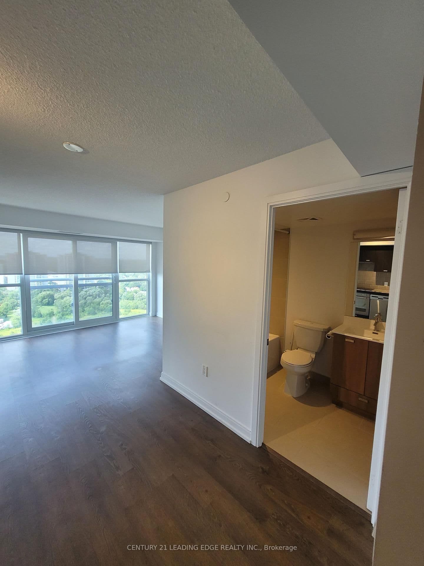 275 Village Green Square S, Unit 1921 thumbnail 4