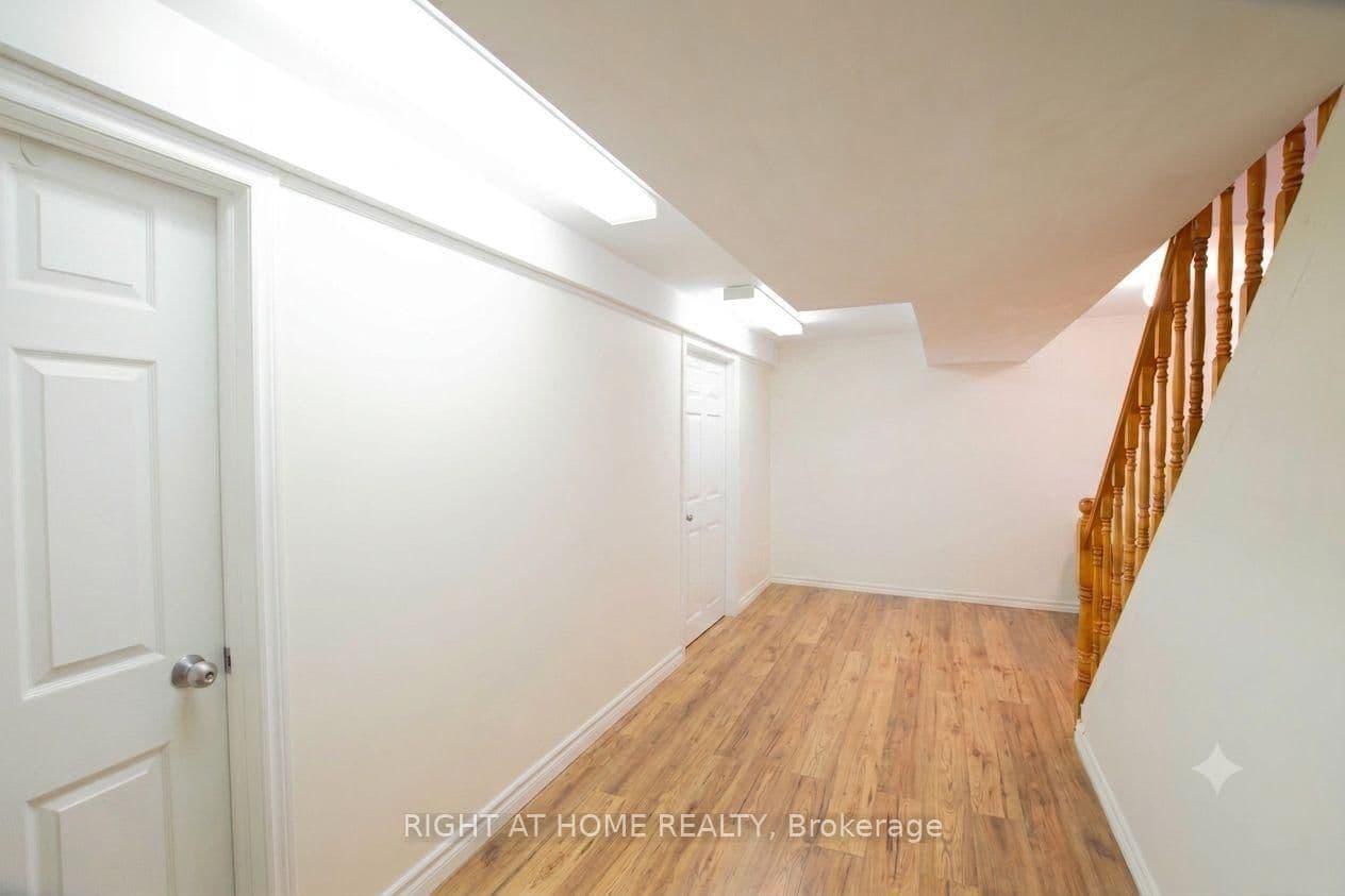32 Ellendale Drive thumbnail 11