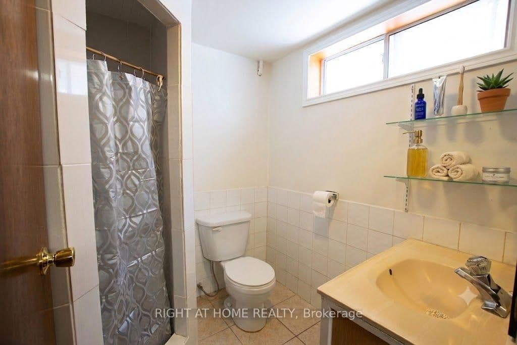 32 Ellendale Drive thumbnail 13