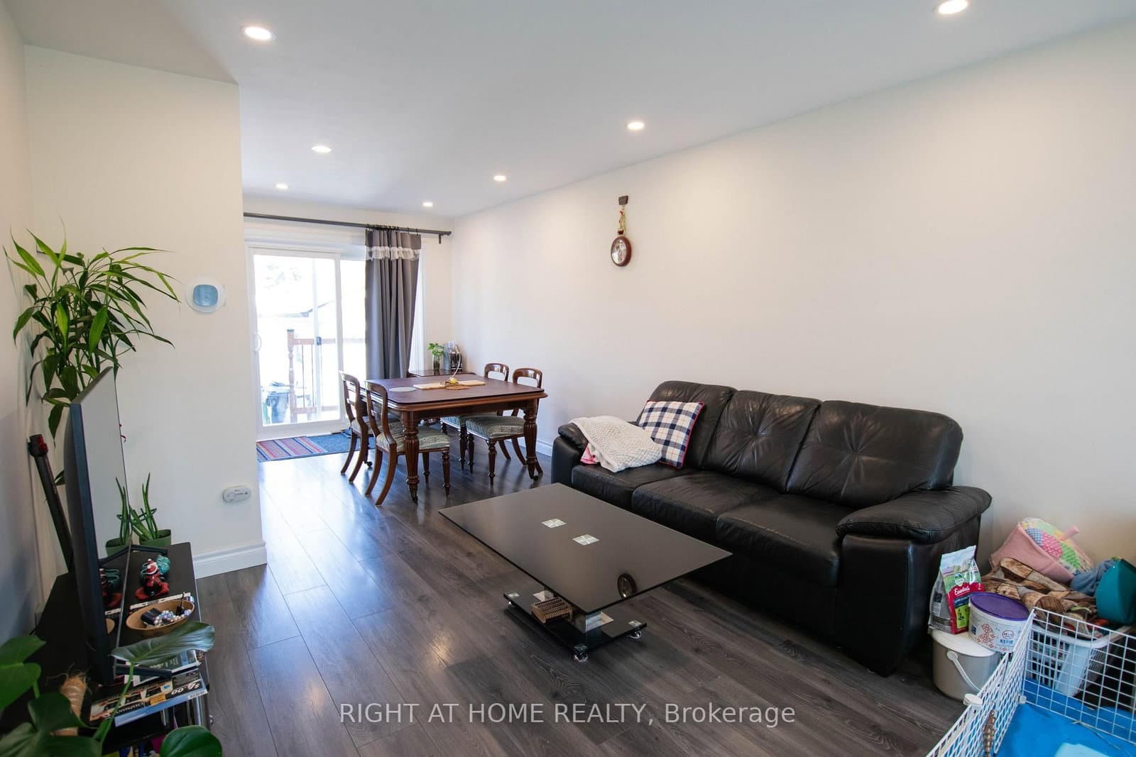 32 Ellendale Drive thumbnail 3