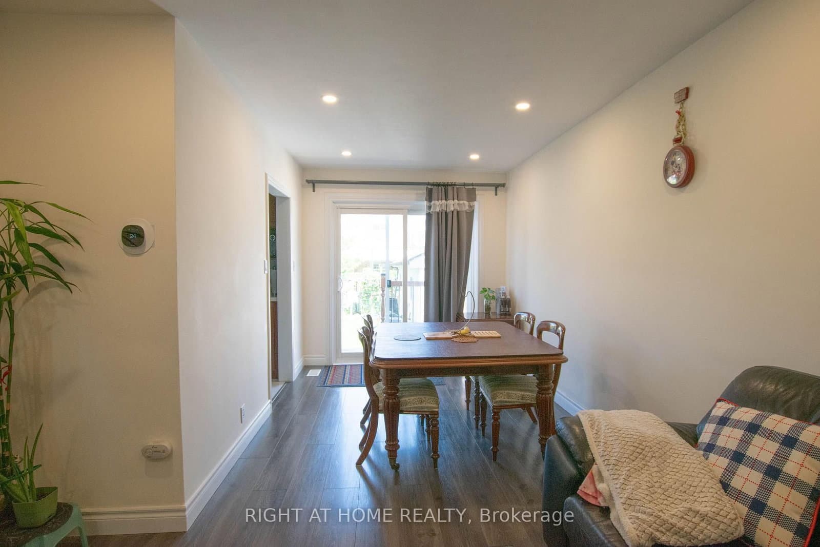 32 Ellendale Drive thumbnail 5