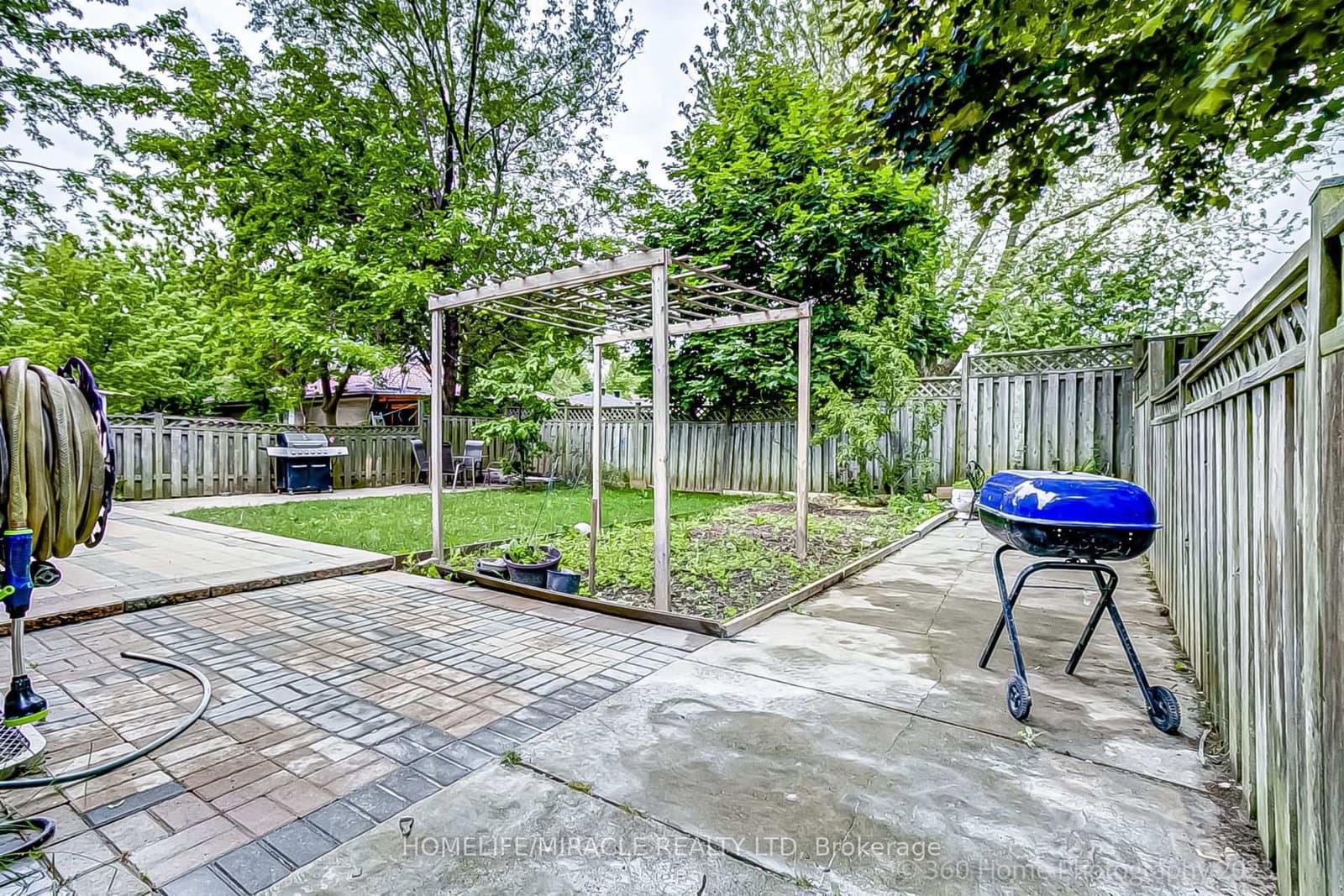 137 Merkley Square thumbnail 33