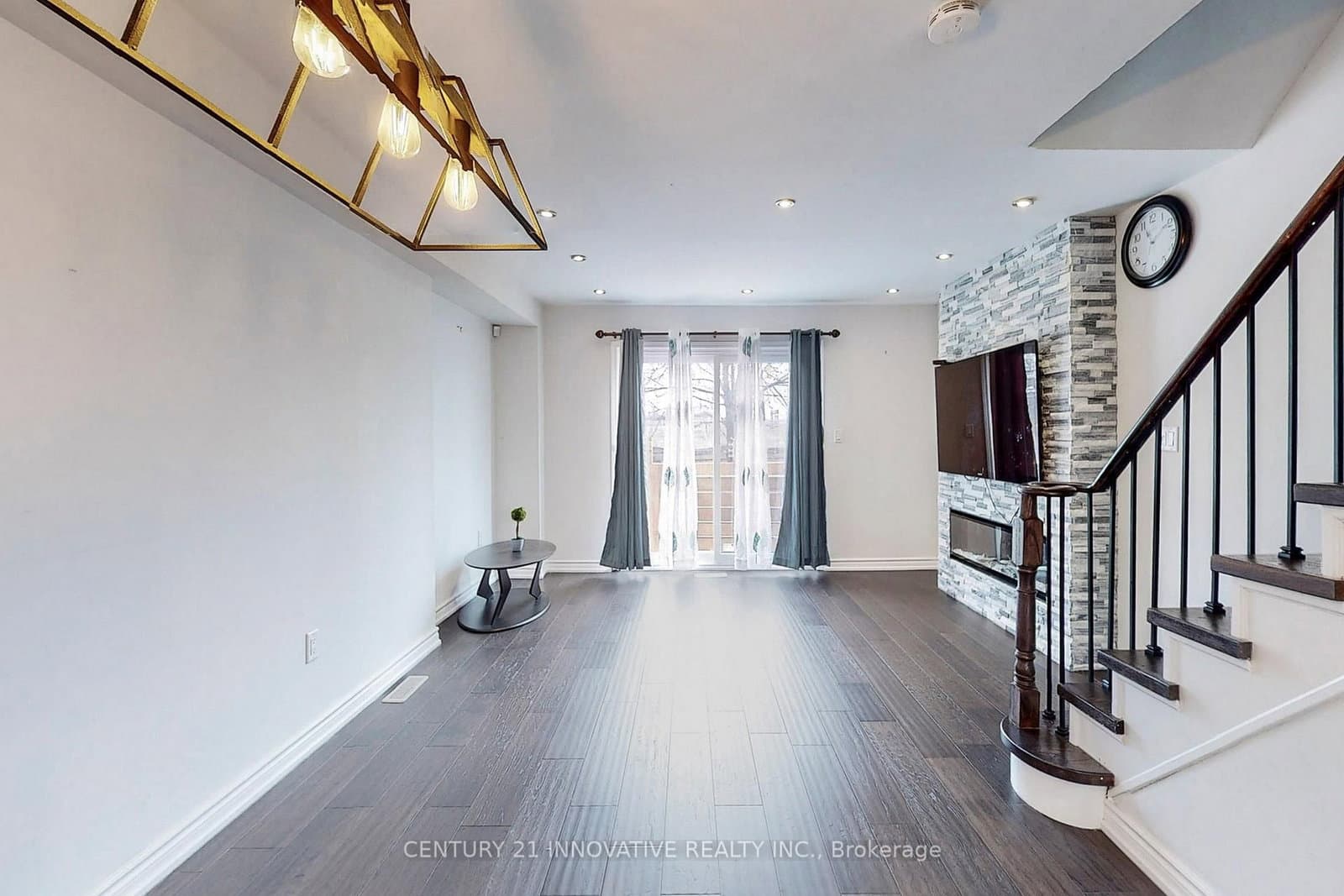 1635 Pickering Parkway, Unit 18 thumbnail 3