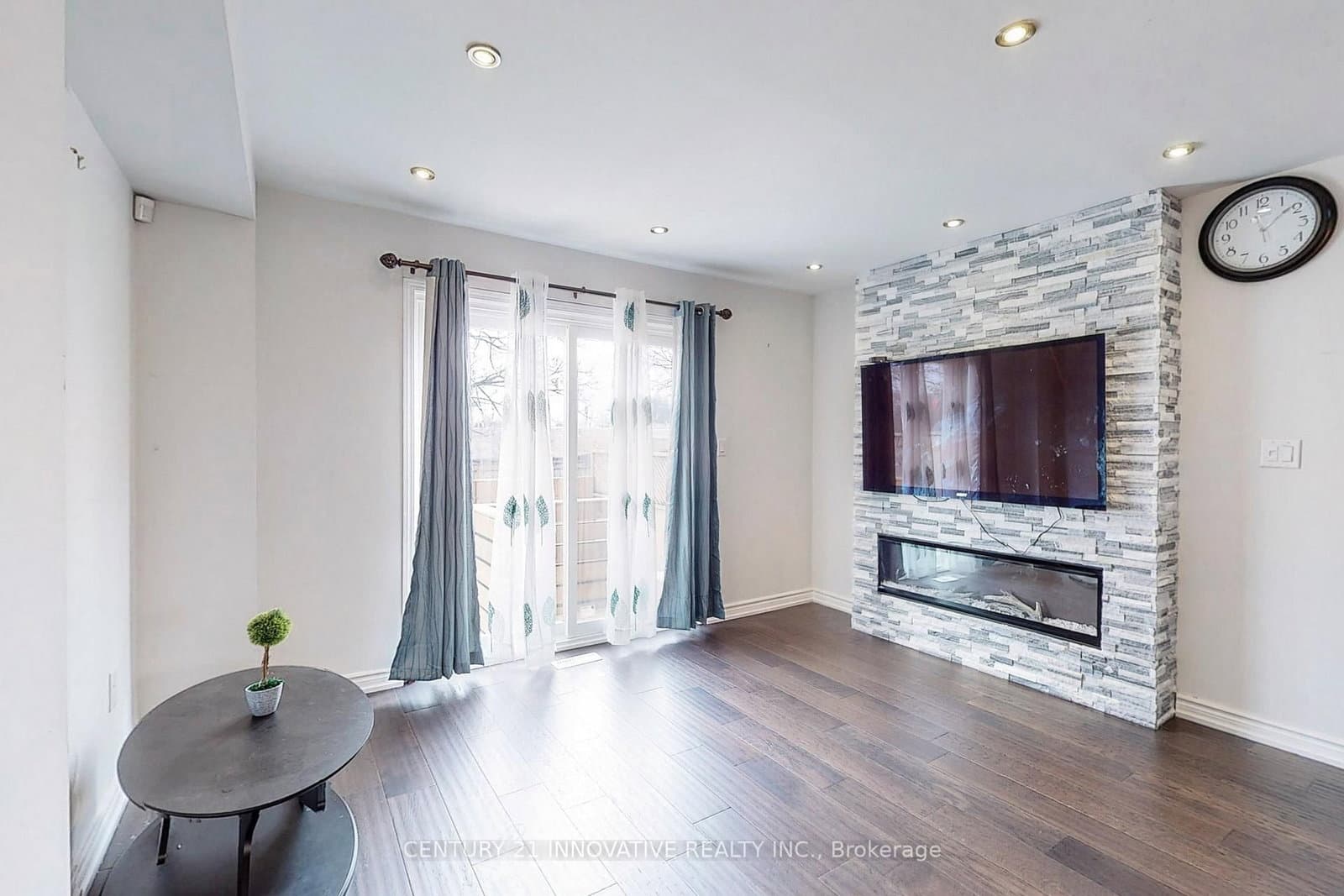 1635 Pickering Parkway, Unit 18 thumbnail 4