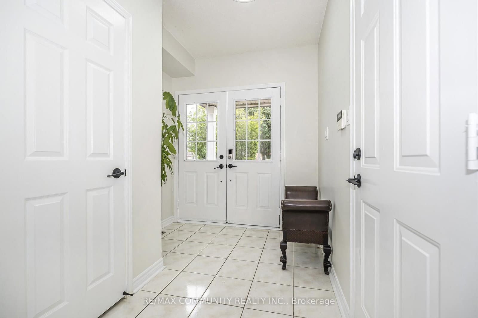 1597 Avonmore Square thumbnail 4