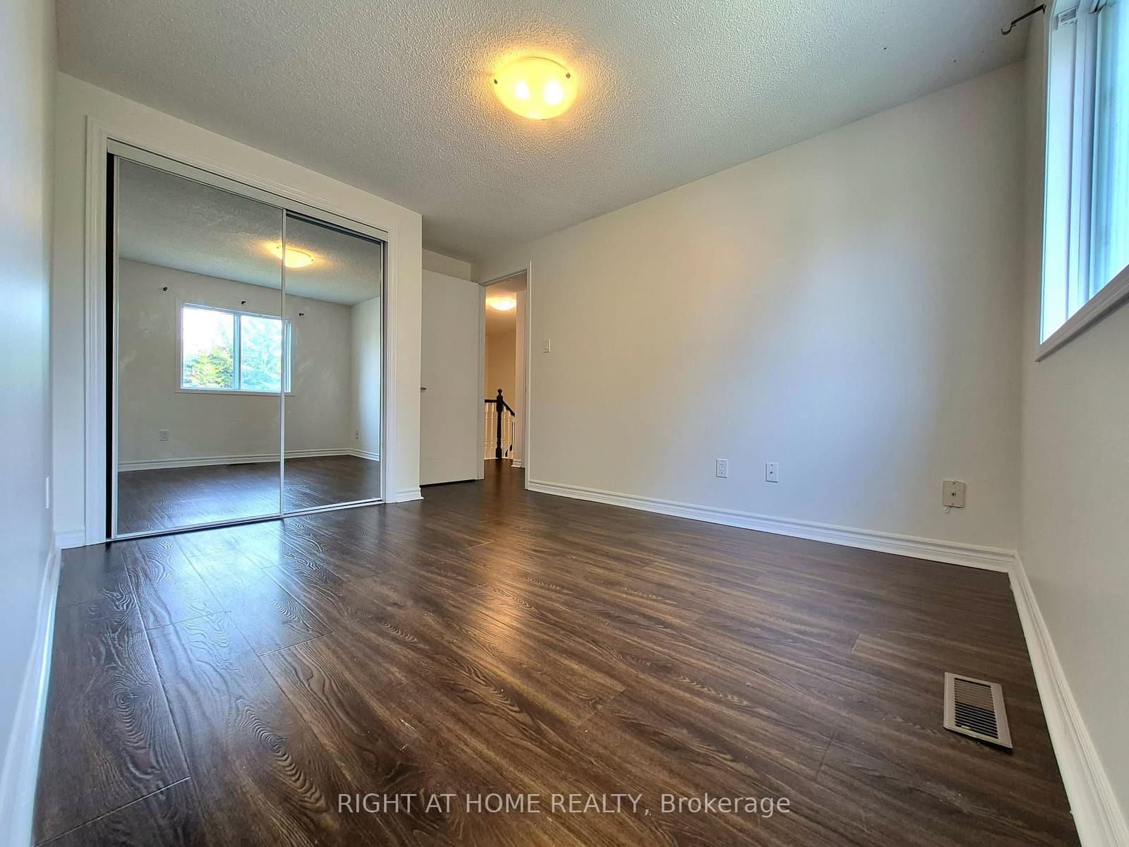 21 Mccullock Crescent thumbnail 24