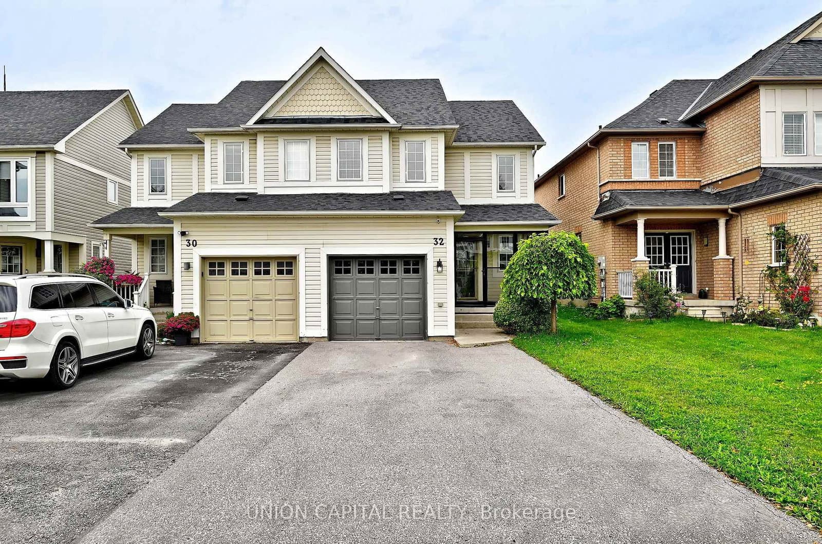 32 Regatta Crescent thumbnail 2