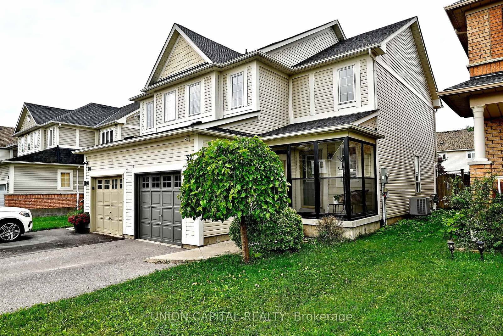 32 Regatta Crescent thumbnail 3