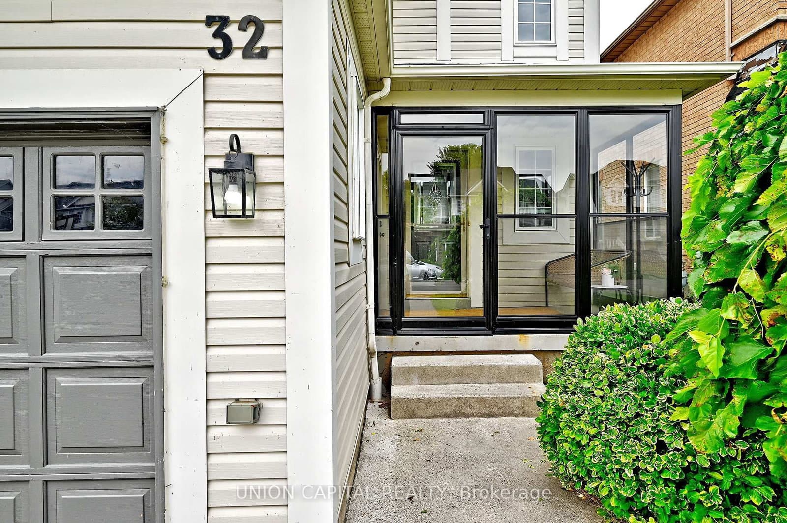 32 Regatta Crescent thumbnail 4