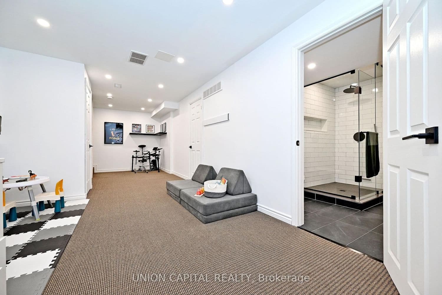 32 Regatta Crescent thumbnail 43