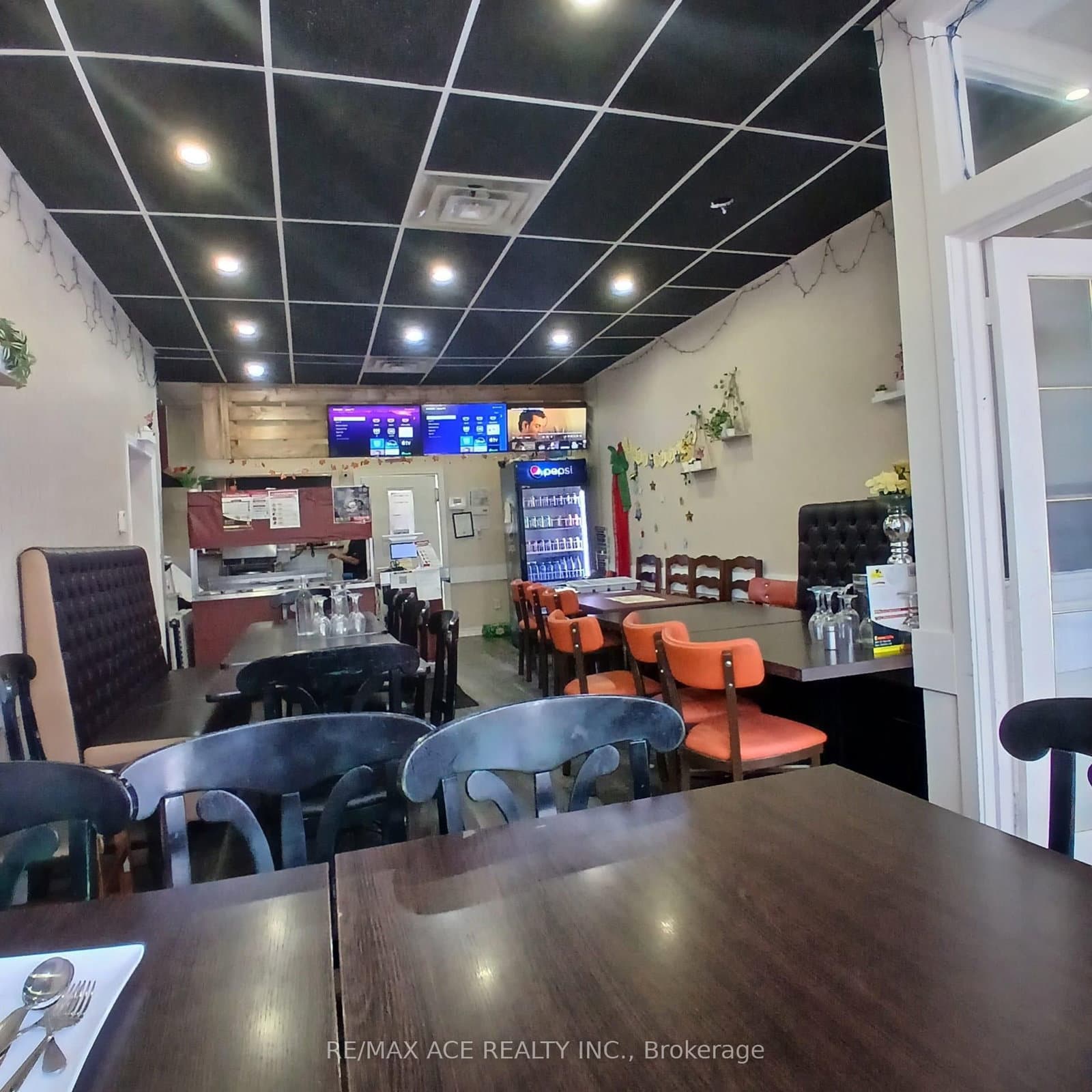 3541 St Clair Avenue E thumbnail 4