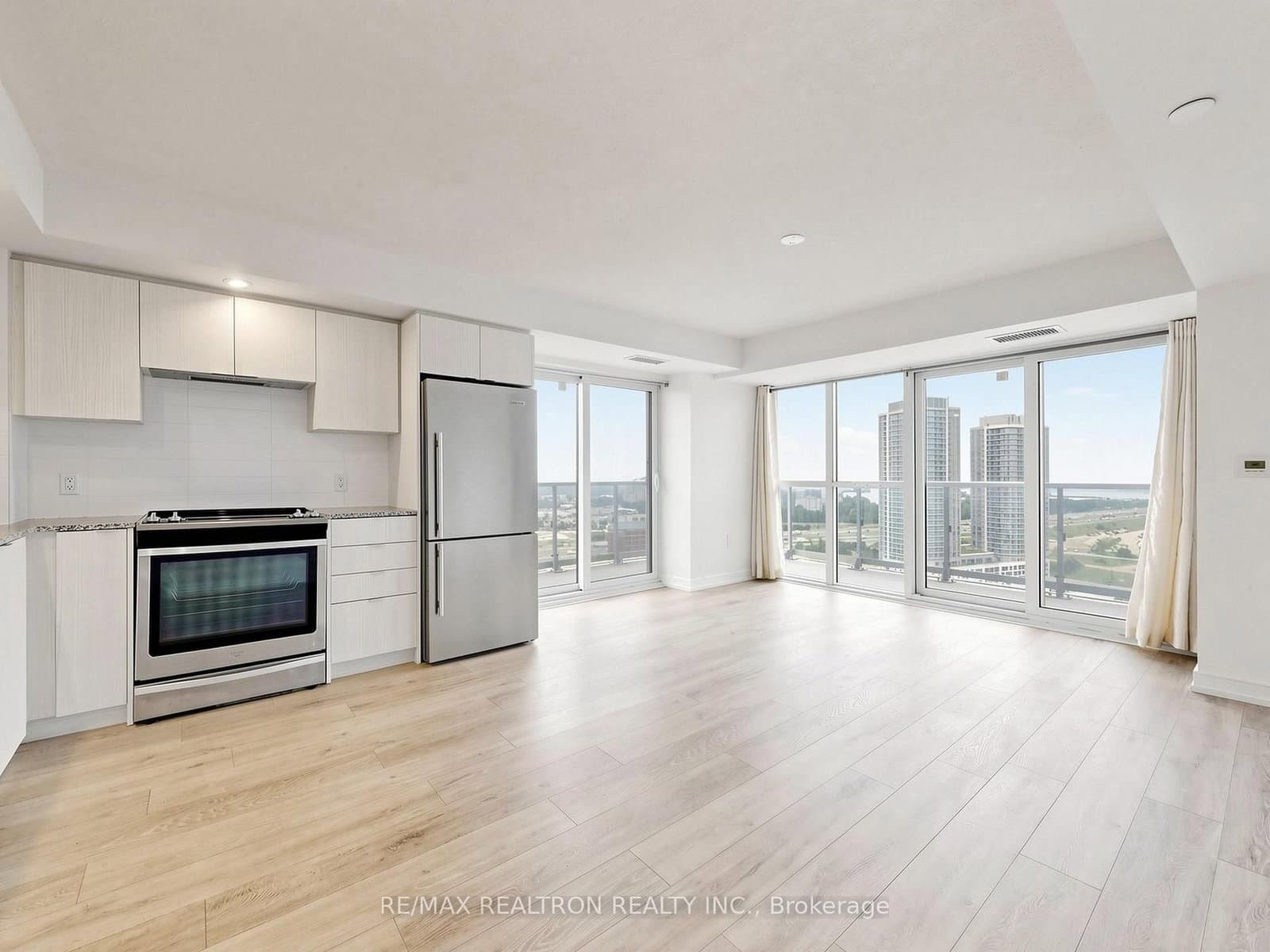 225 Village Green Square, Unit 2507 thumbnail 10