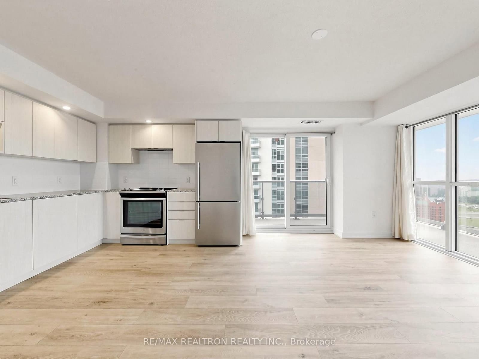 225 Village Green Square, Unit 2507 thumbnail 13
