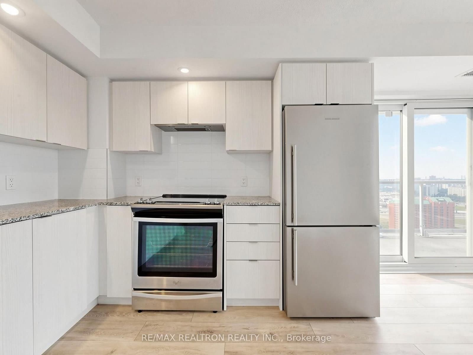 225 Village Green Square, Unit 2507 thumbnail 15