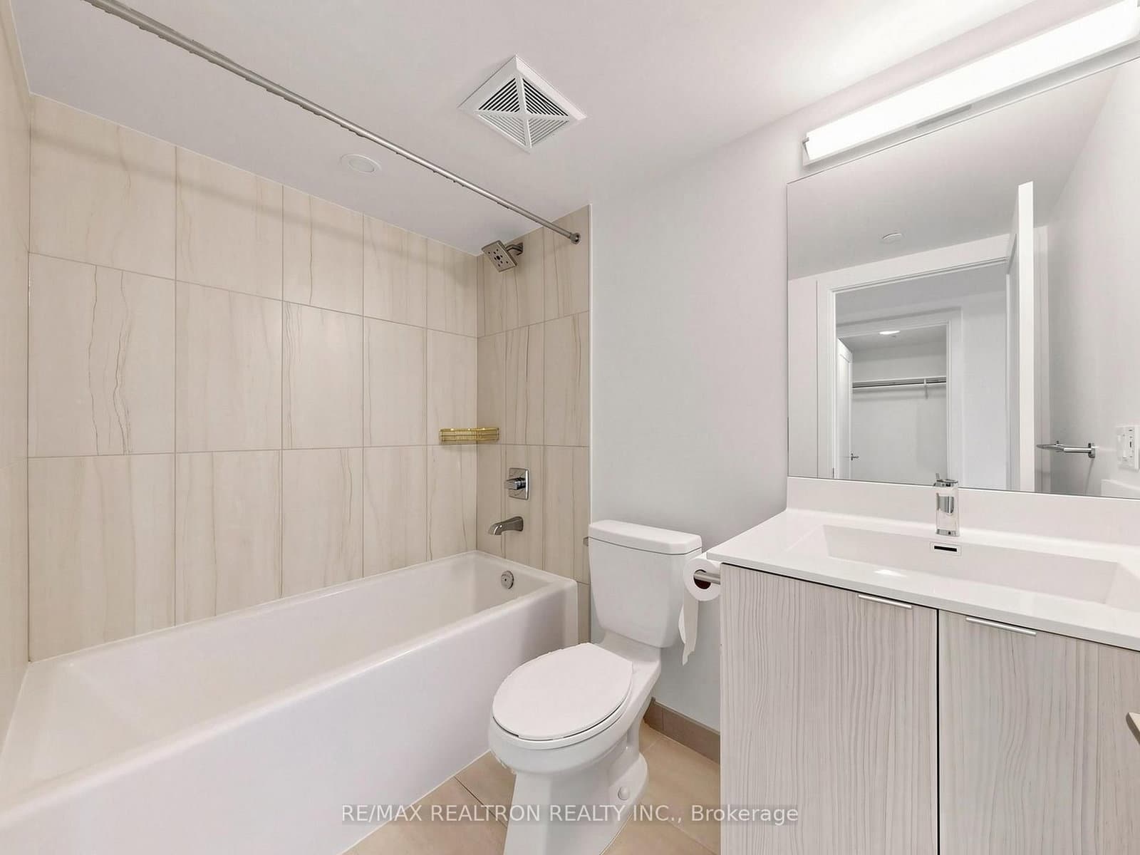 225 Village Green Square, Unit 2507 thumbnail 18