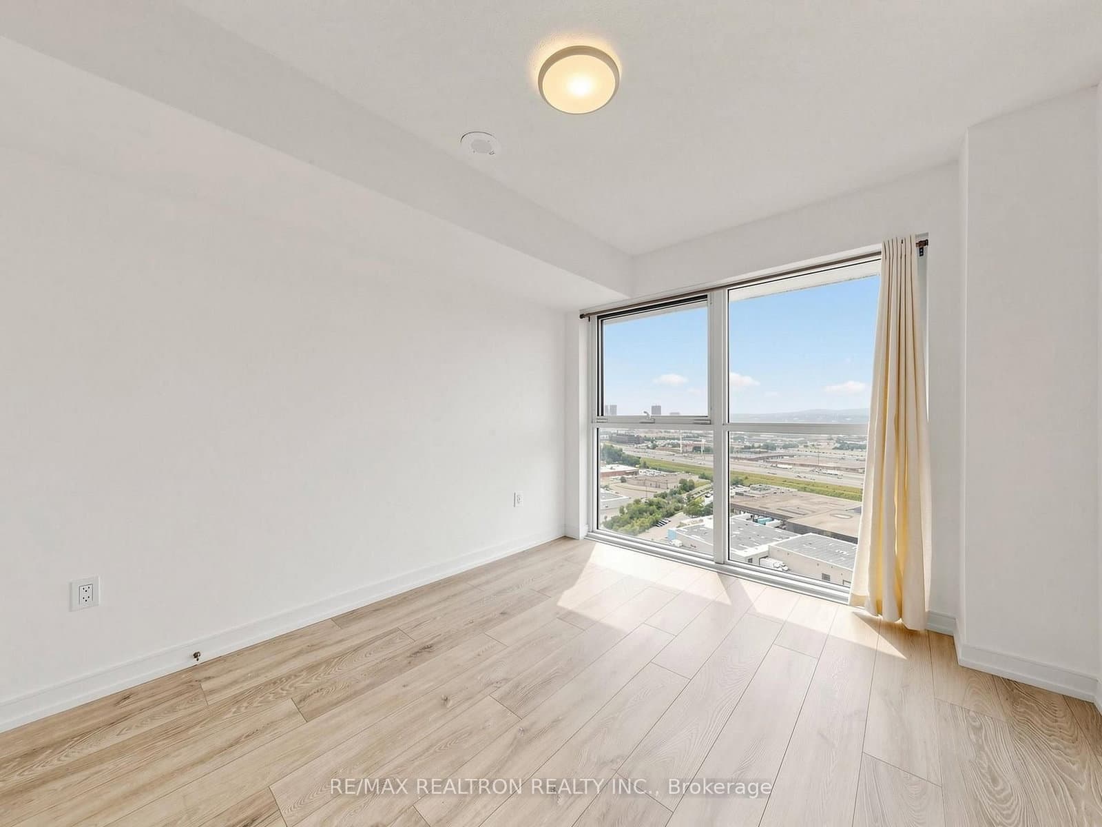 225 Village Green Square, Unit 2507 thumbnail 19