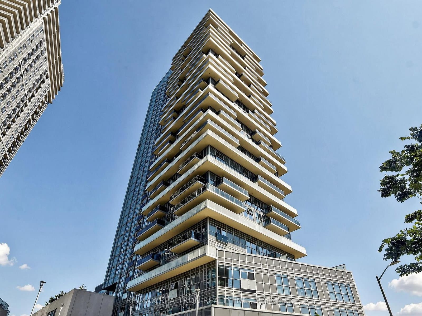 225 Village Green Square, Unit 2507 thumbnail 2