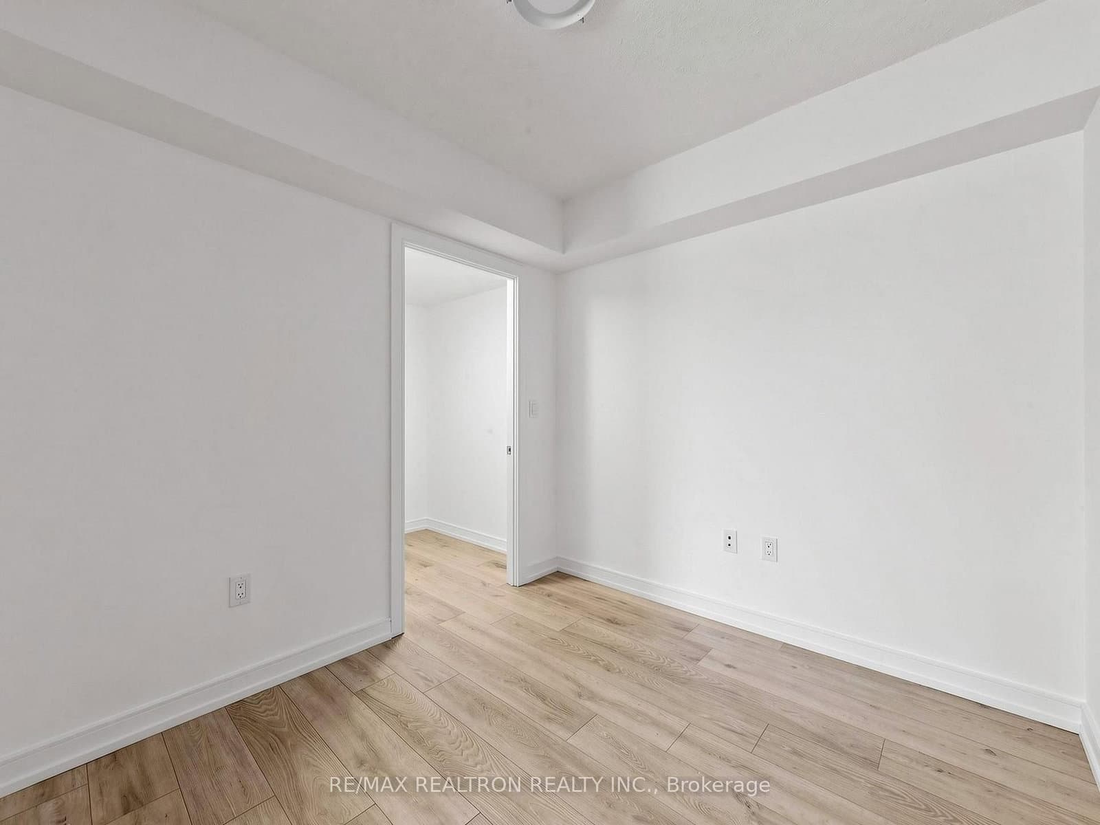 225 Village Green Square, Unit 2507 thumbnail 22