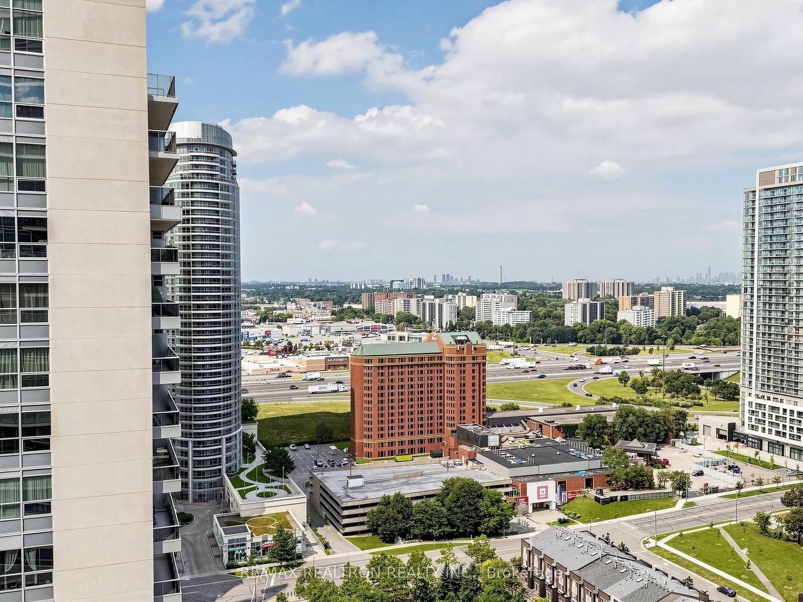 225 Village Green Square, Unit 2507 thumbnail 27