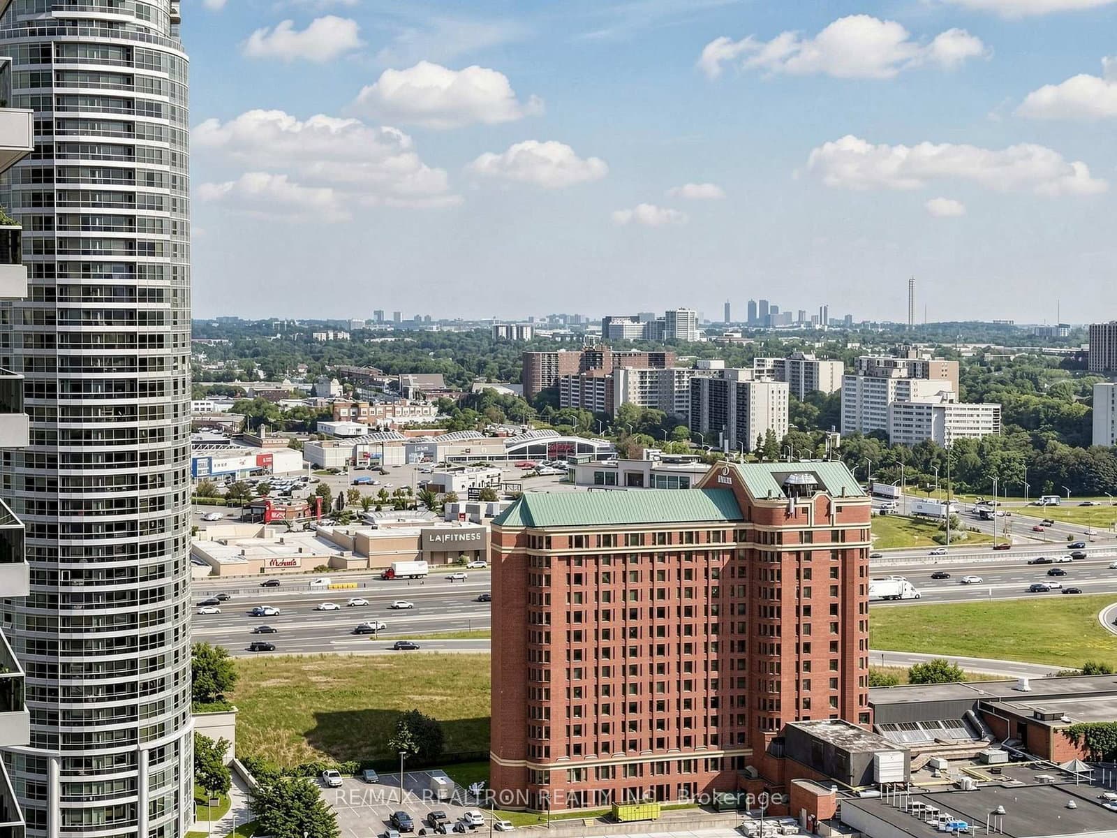 225 Village Green Square, Unit 2507 thumbnail 28