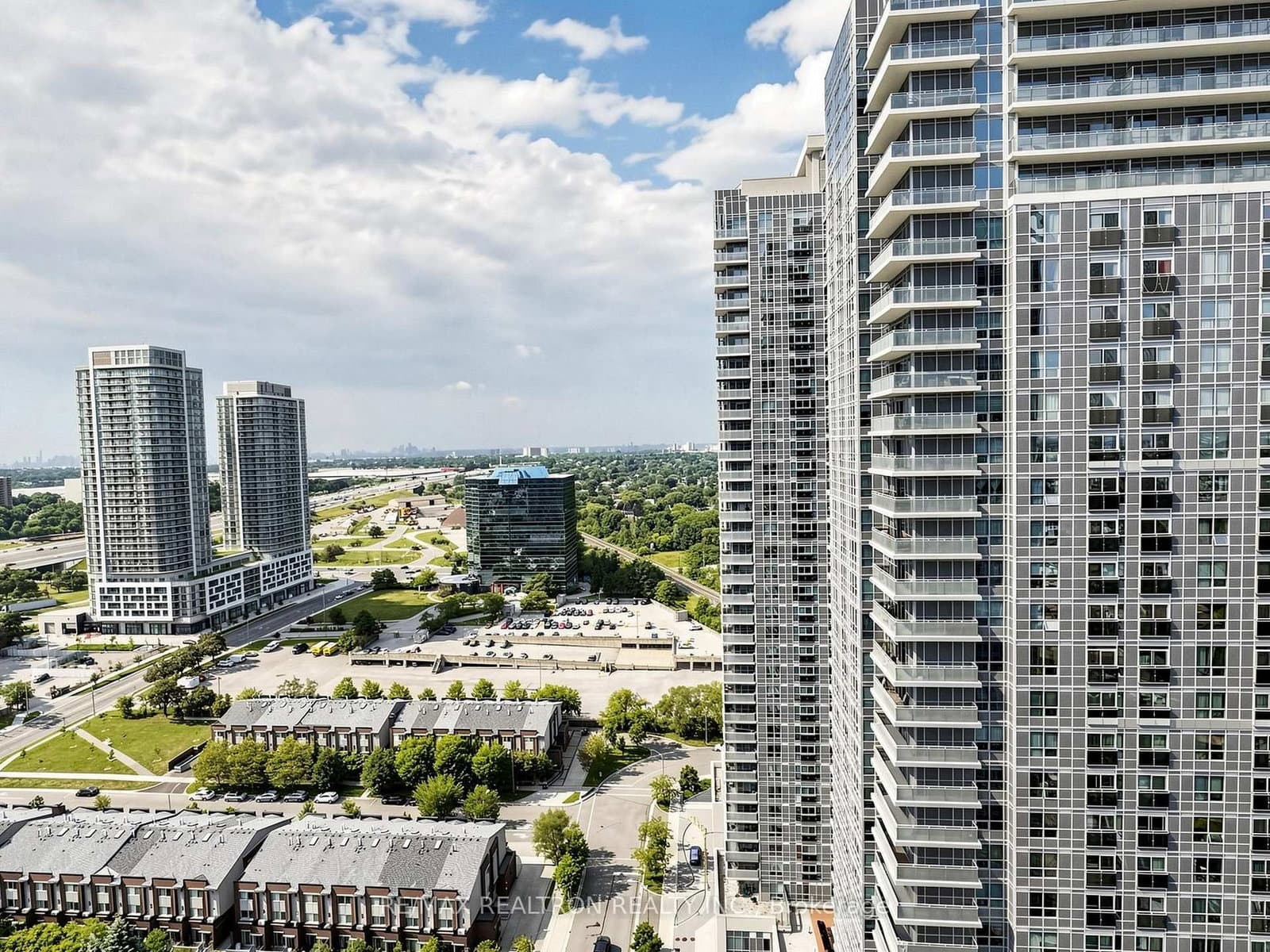 225 Village Green Square, Unit 2507 thumbnail 30