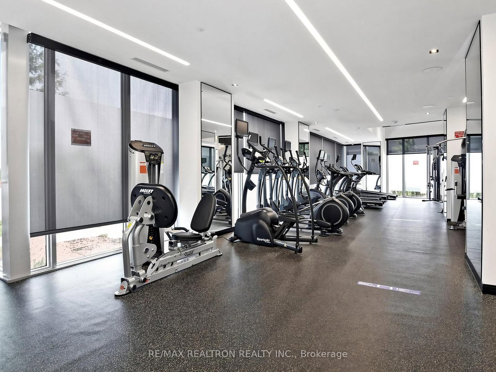 225 Village Green Square, Unit 2507 thumbnail 32