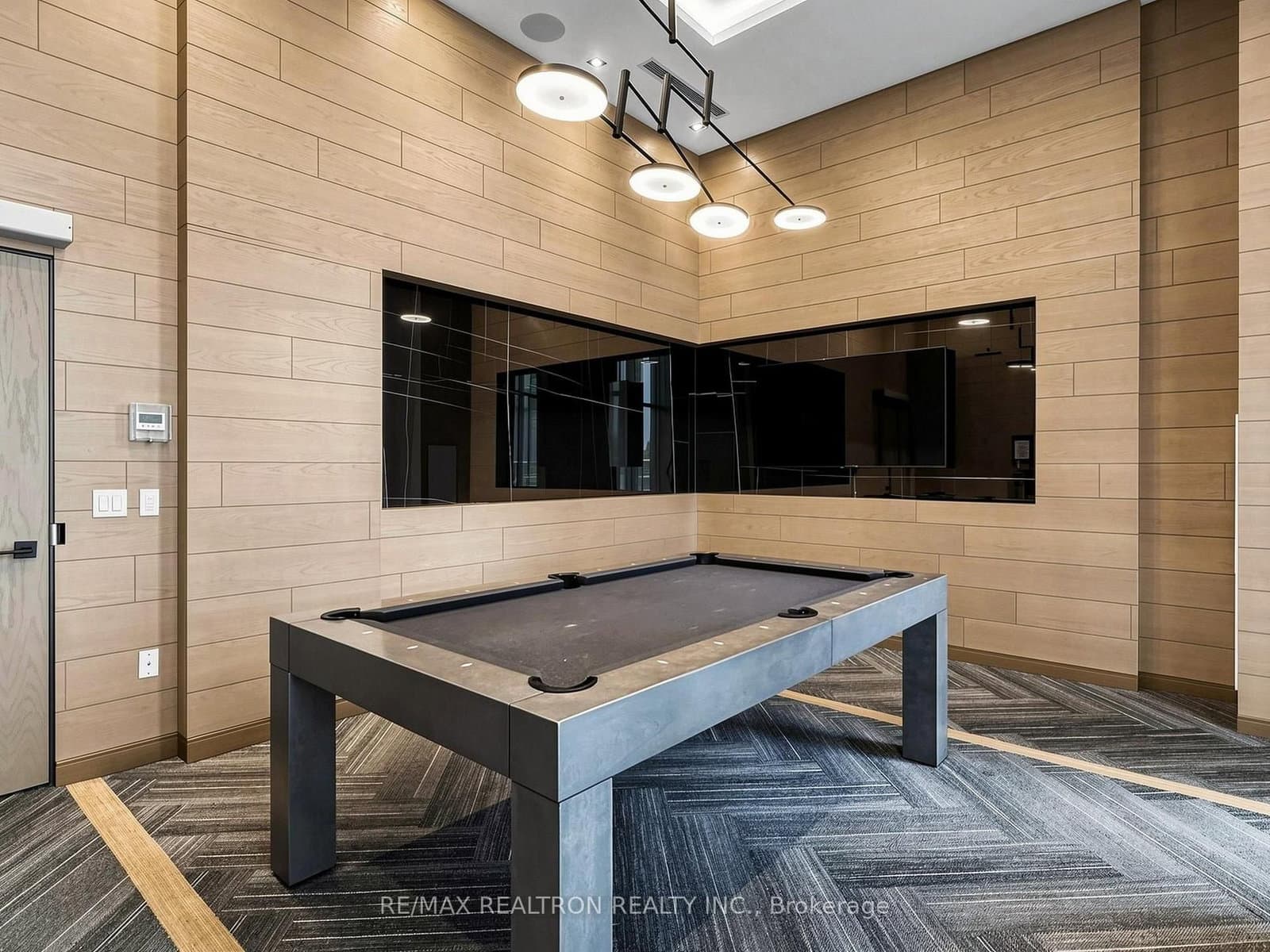 225 Village Green Square, Unit 2507 thumbnail 35