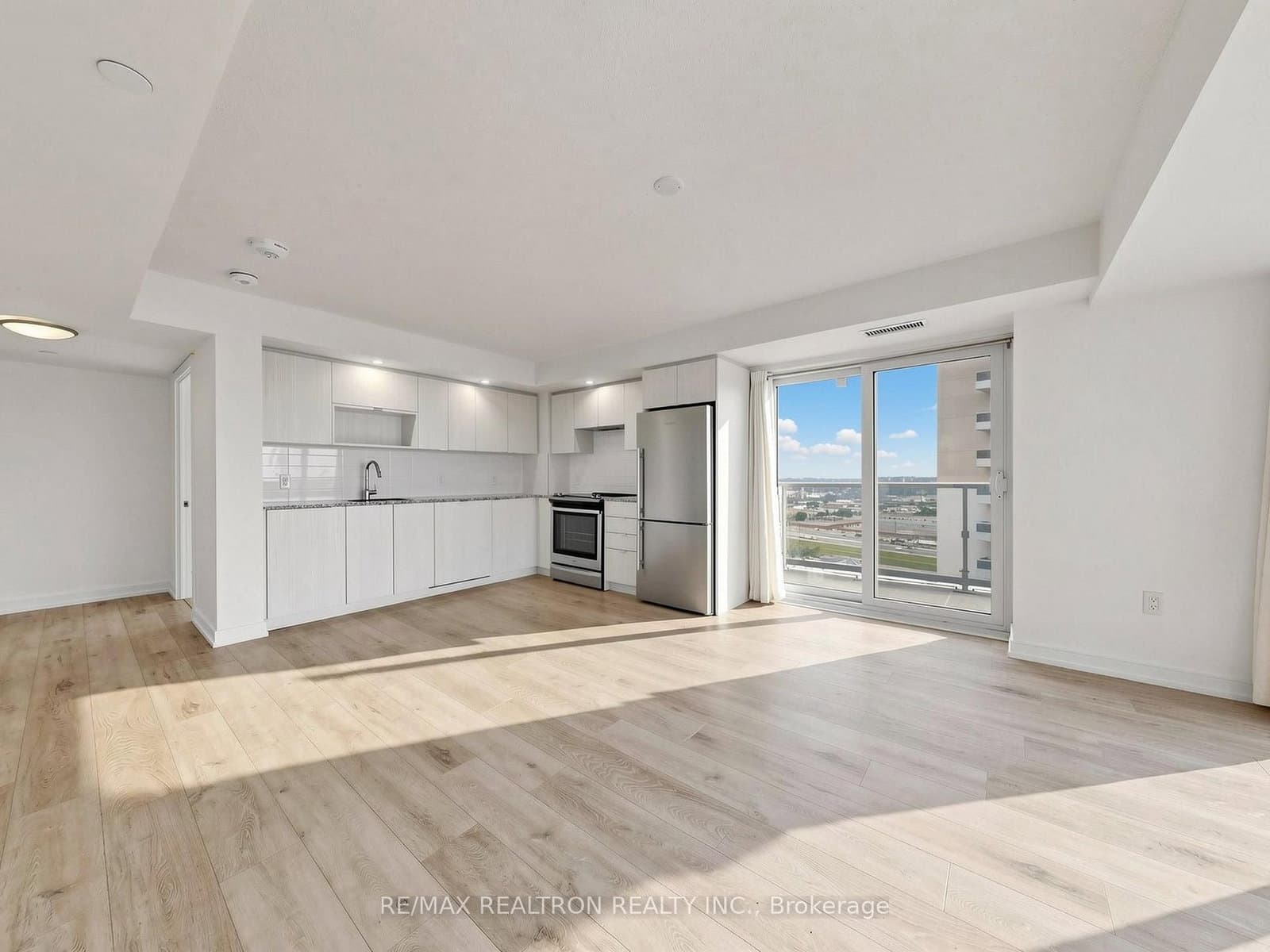 225 Village Green Square, Unit 2507 thumbnail 9