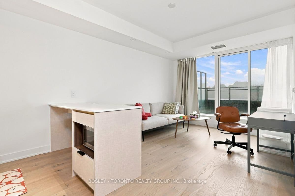 1285 Queen Street E, Unit 504 thumbnail 3