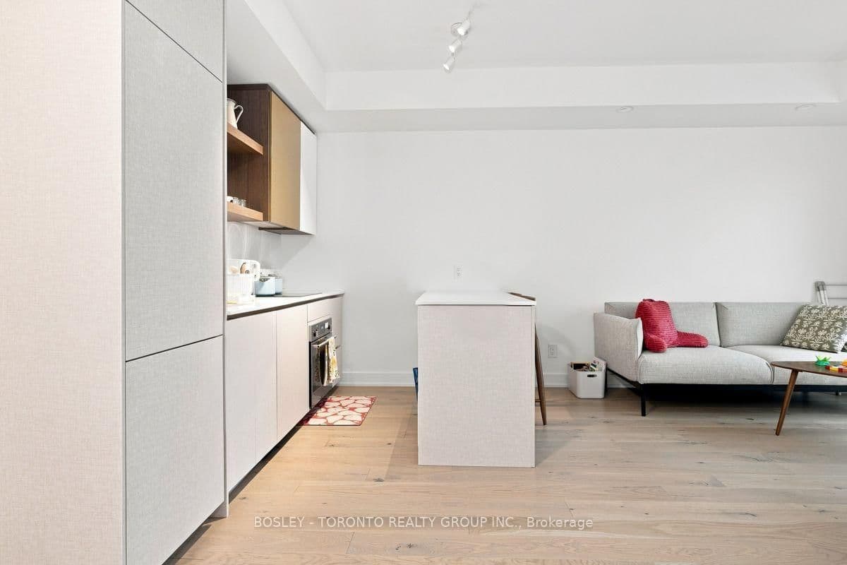 1285 Queen Street E, Unit 504 thumbnail 4