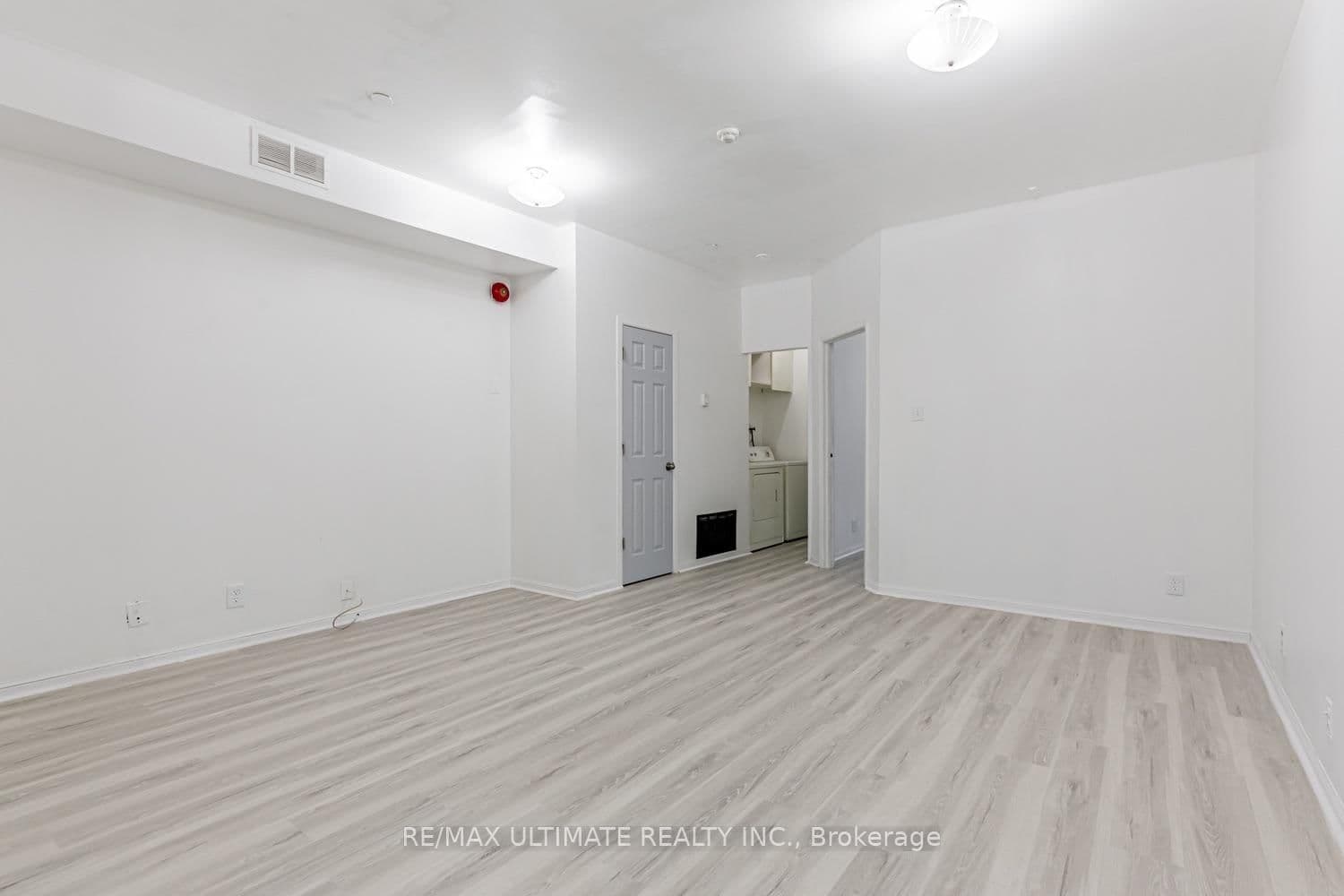 996 Queen Street E, Unit 5 thumbnail 7