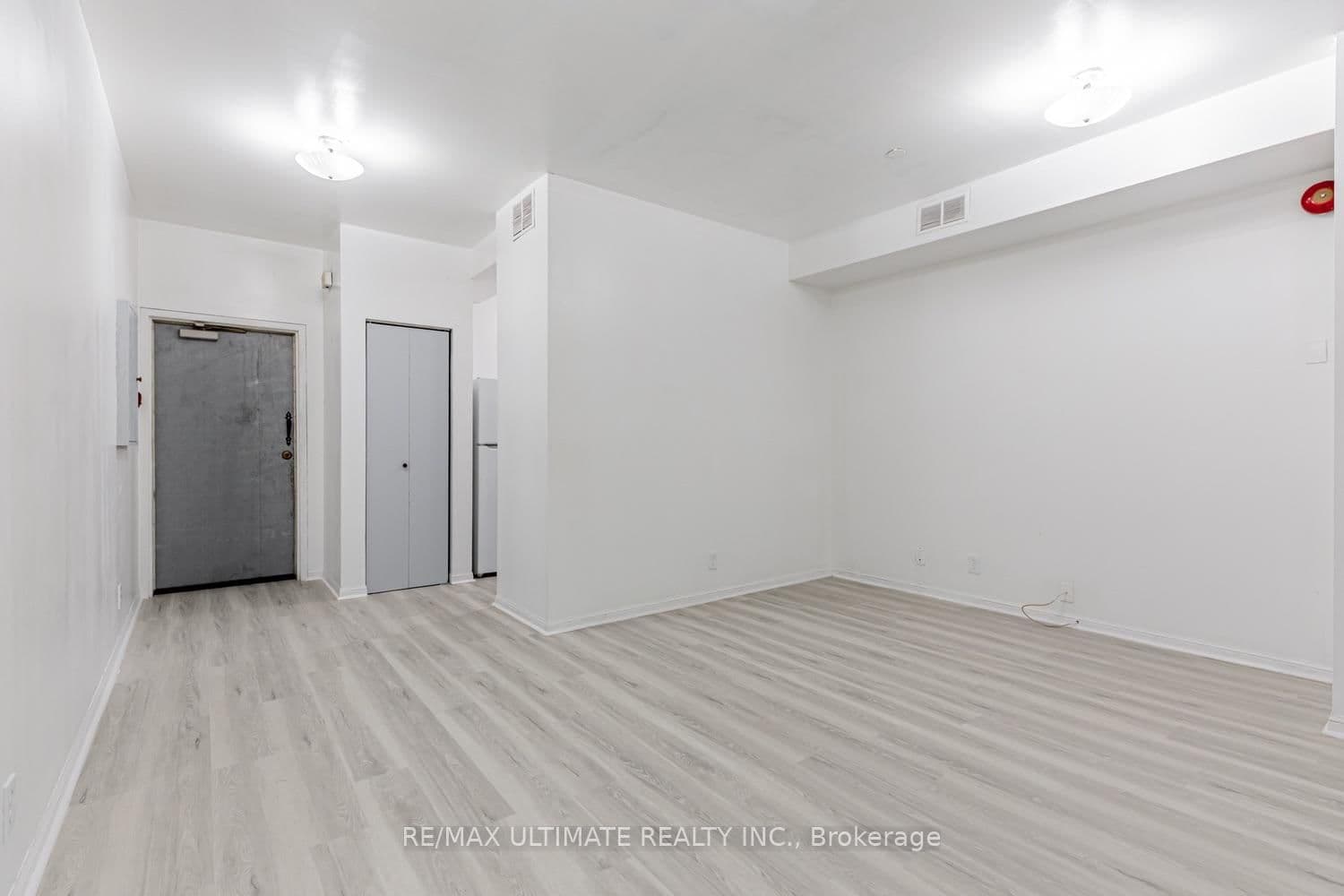 996 Queen Street E, Unit 5 thumbnail 8