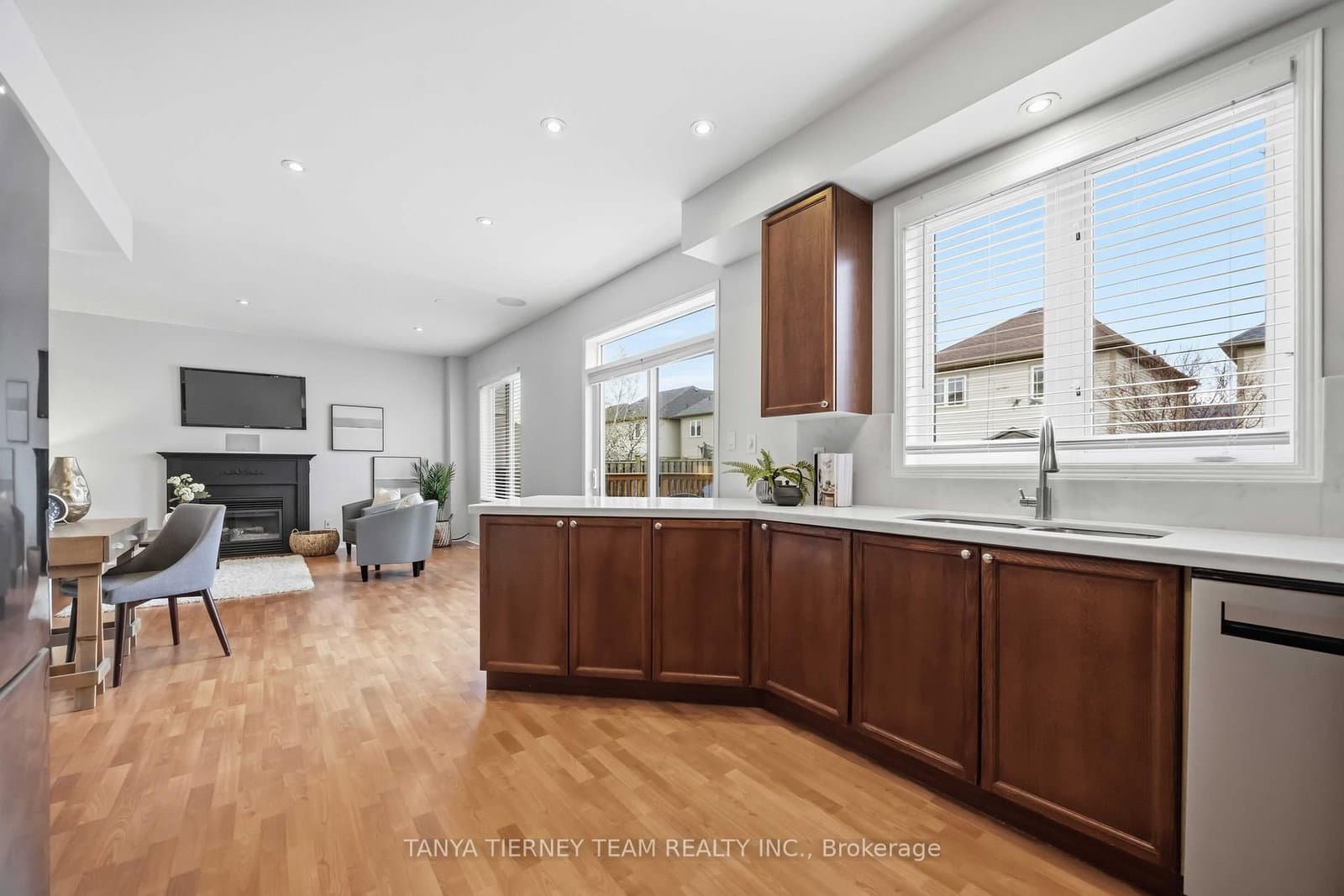 75 Robert Attersley Drive E thumbnail 18